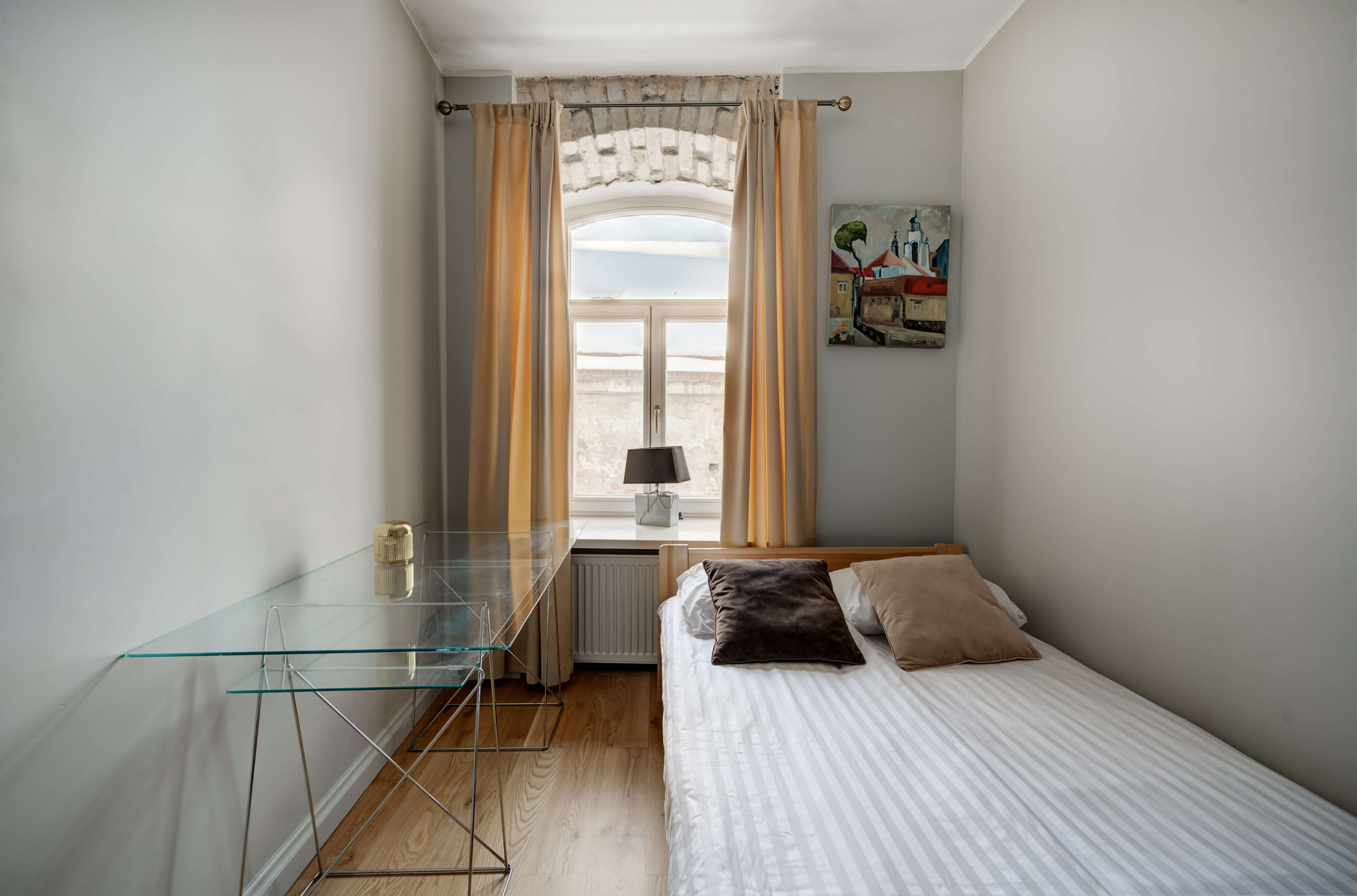 Kompaktiškas miegamasis Senamiestyje — net 8 m² atrodo erdvūs(Mano nuotraukos: sapiegafoto.lt