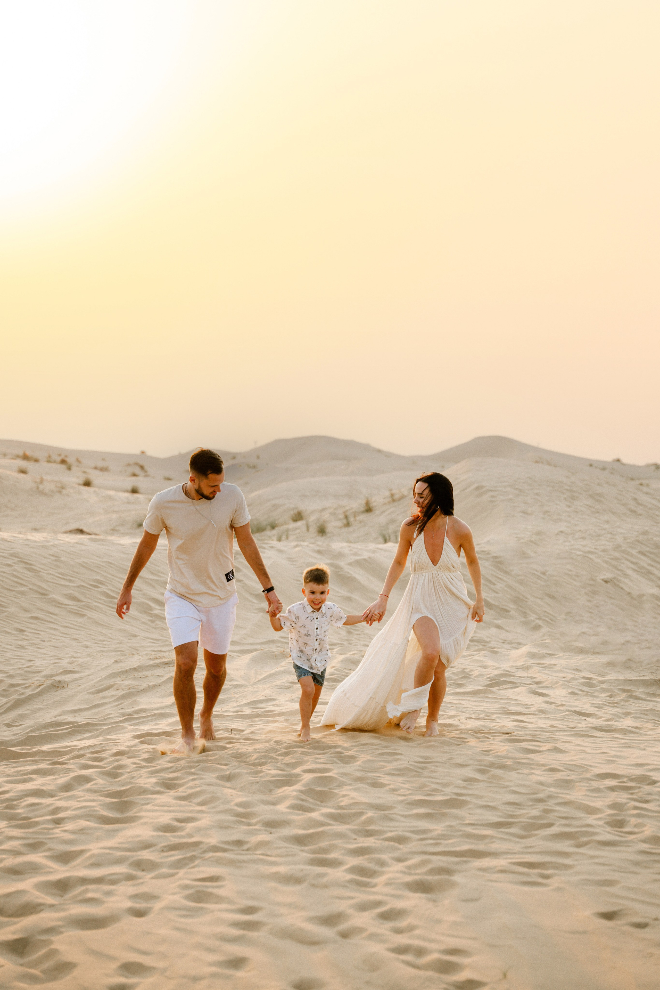 Desert play and fun. Angela Iakovleva — Family Photographer in Dubai