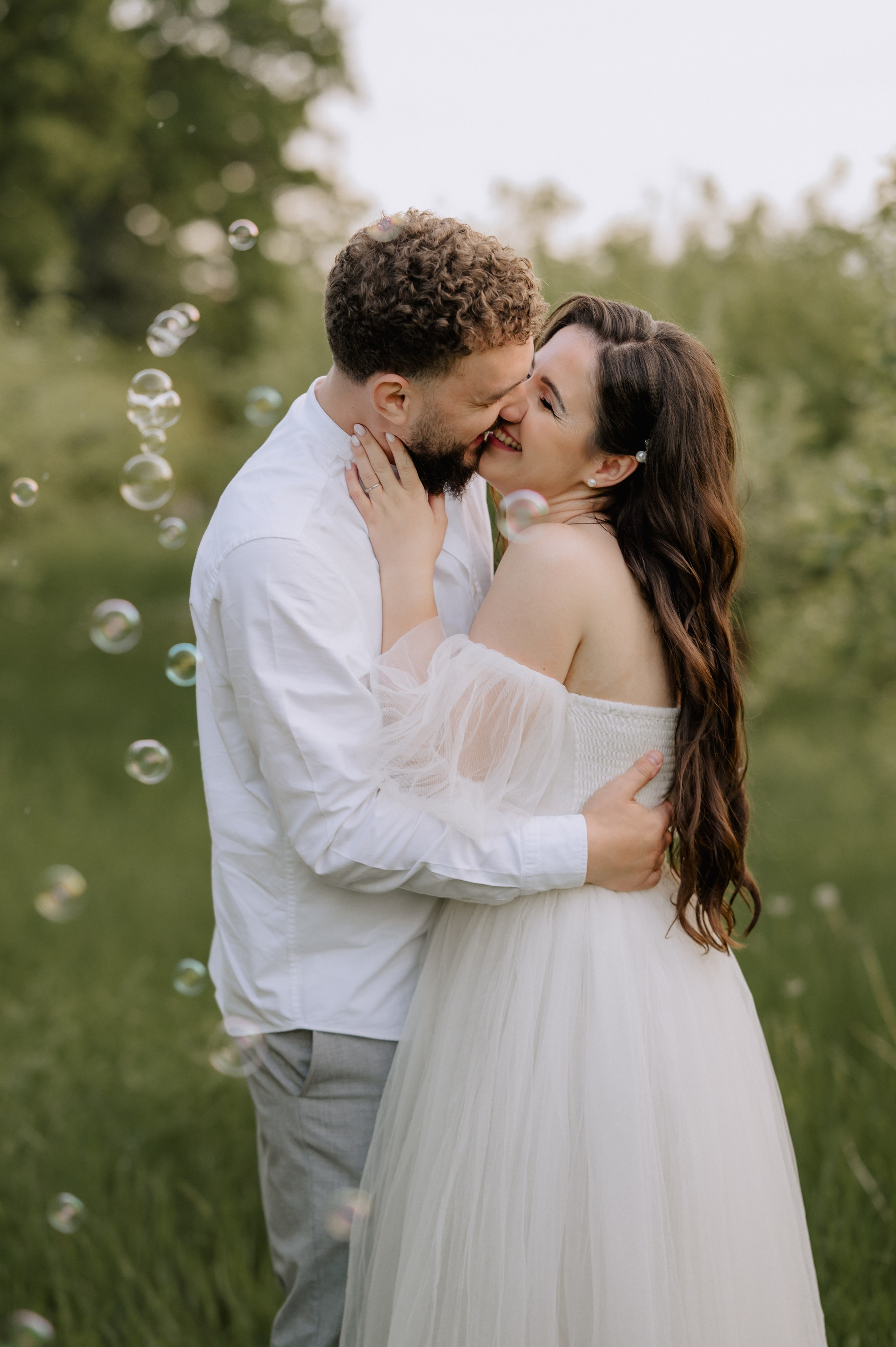 Magda + Andrei | Lovers in the garden. Proud Vision Weddings | Wedding Photography & Film — Servicii profesionale Foto Video Nunta Iasi