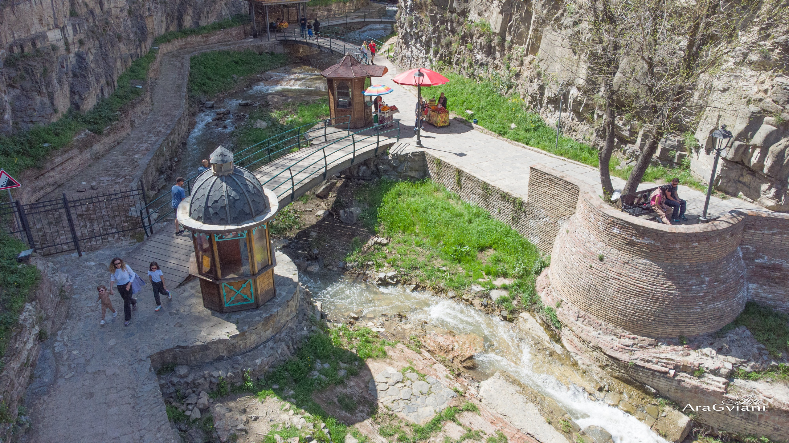 გასეირნება ძველ თბილისში. FramefreeMan