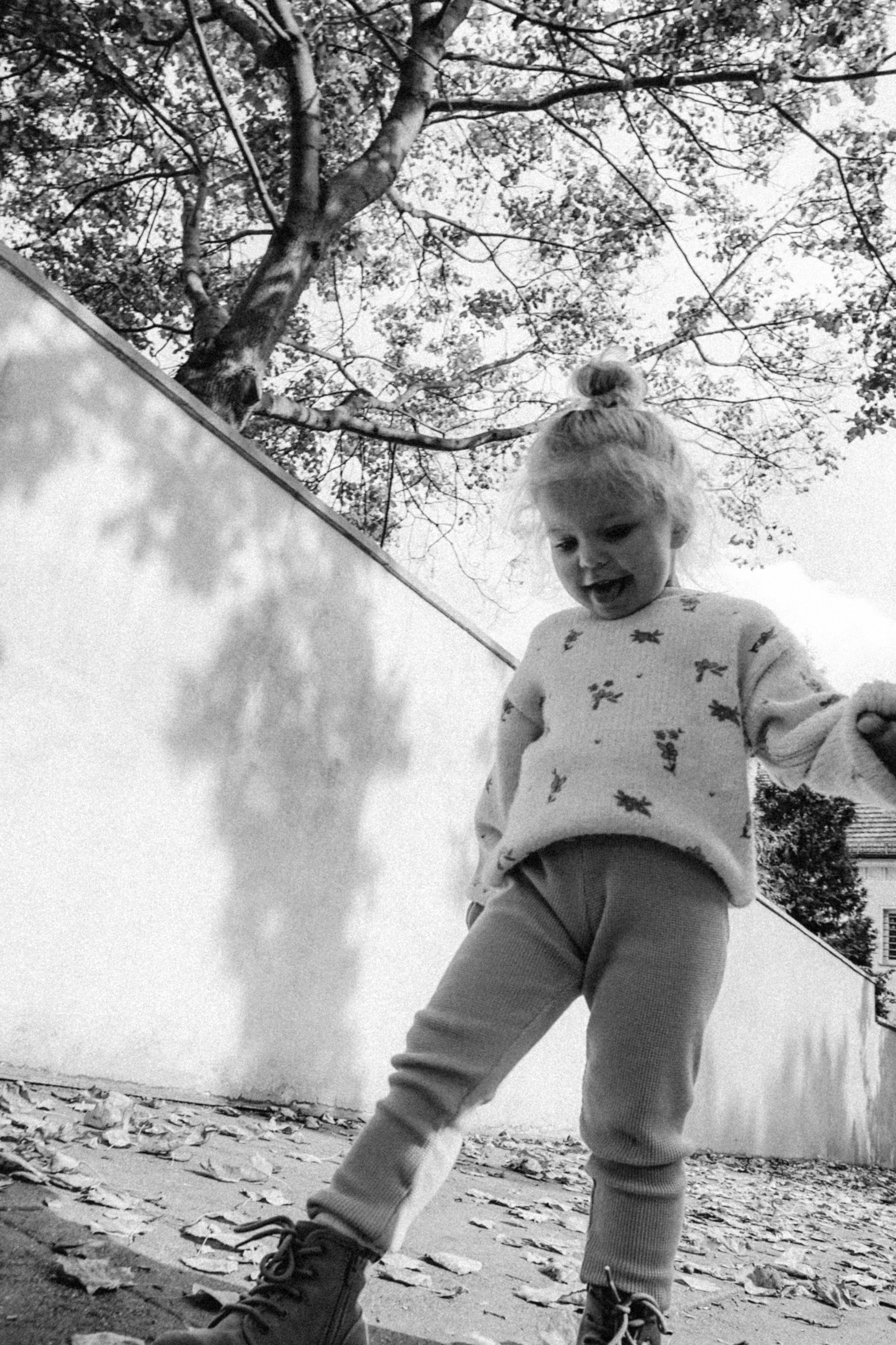 Hold you. Family photographer in Warsaw Sasha Zenzina