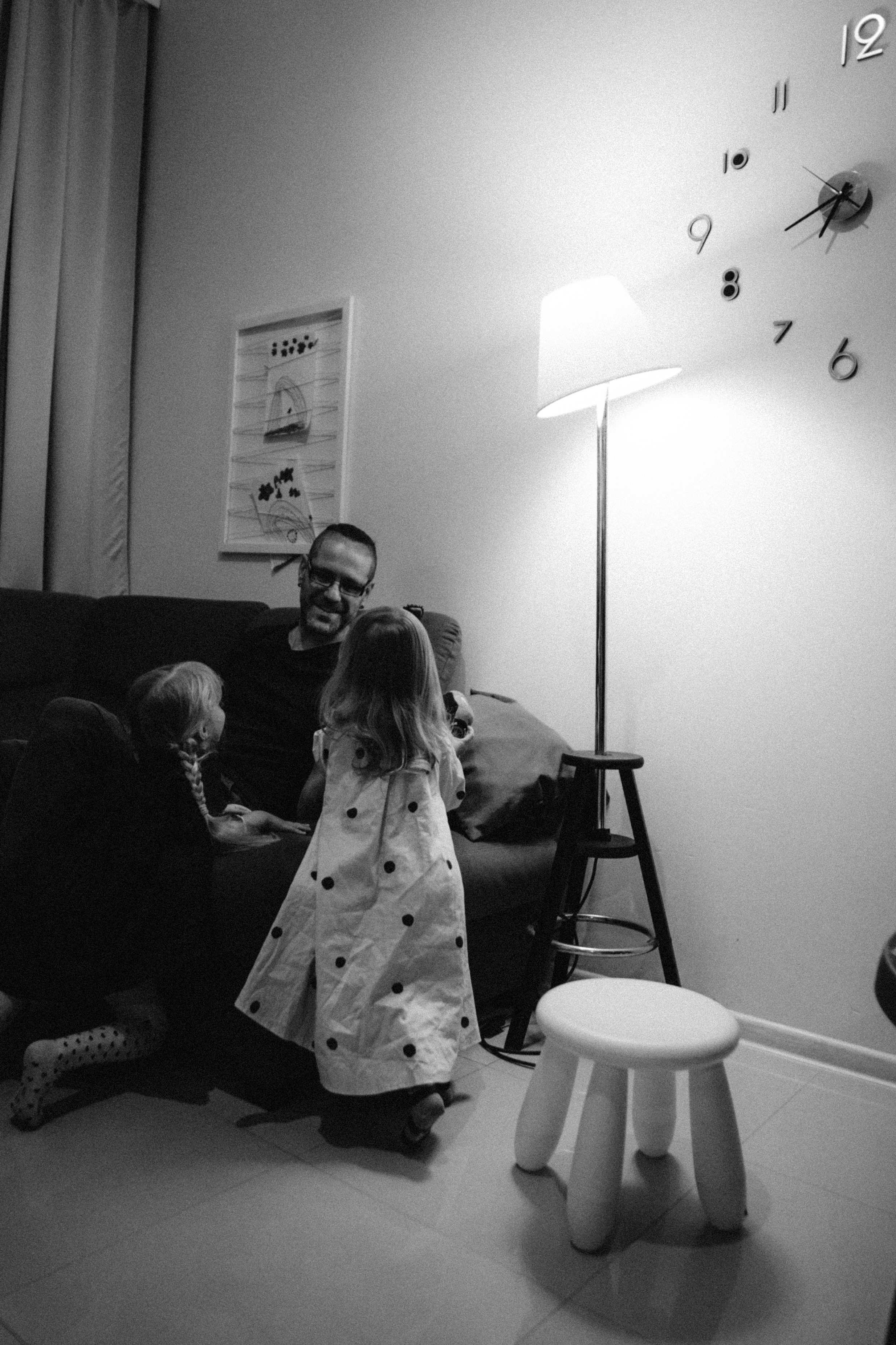 Home is where you are. Family photographer in Warsaw Sasha Zenzina