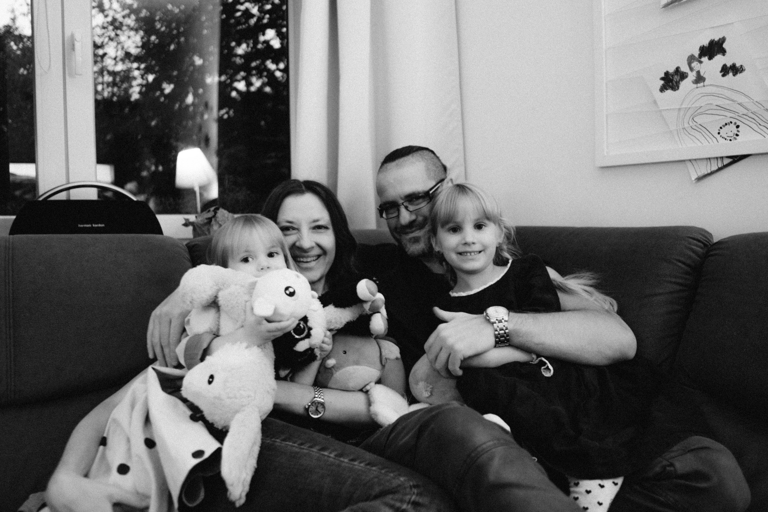 Home is where you are. Family photographer in Warsaw Sasha Zenzina