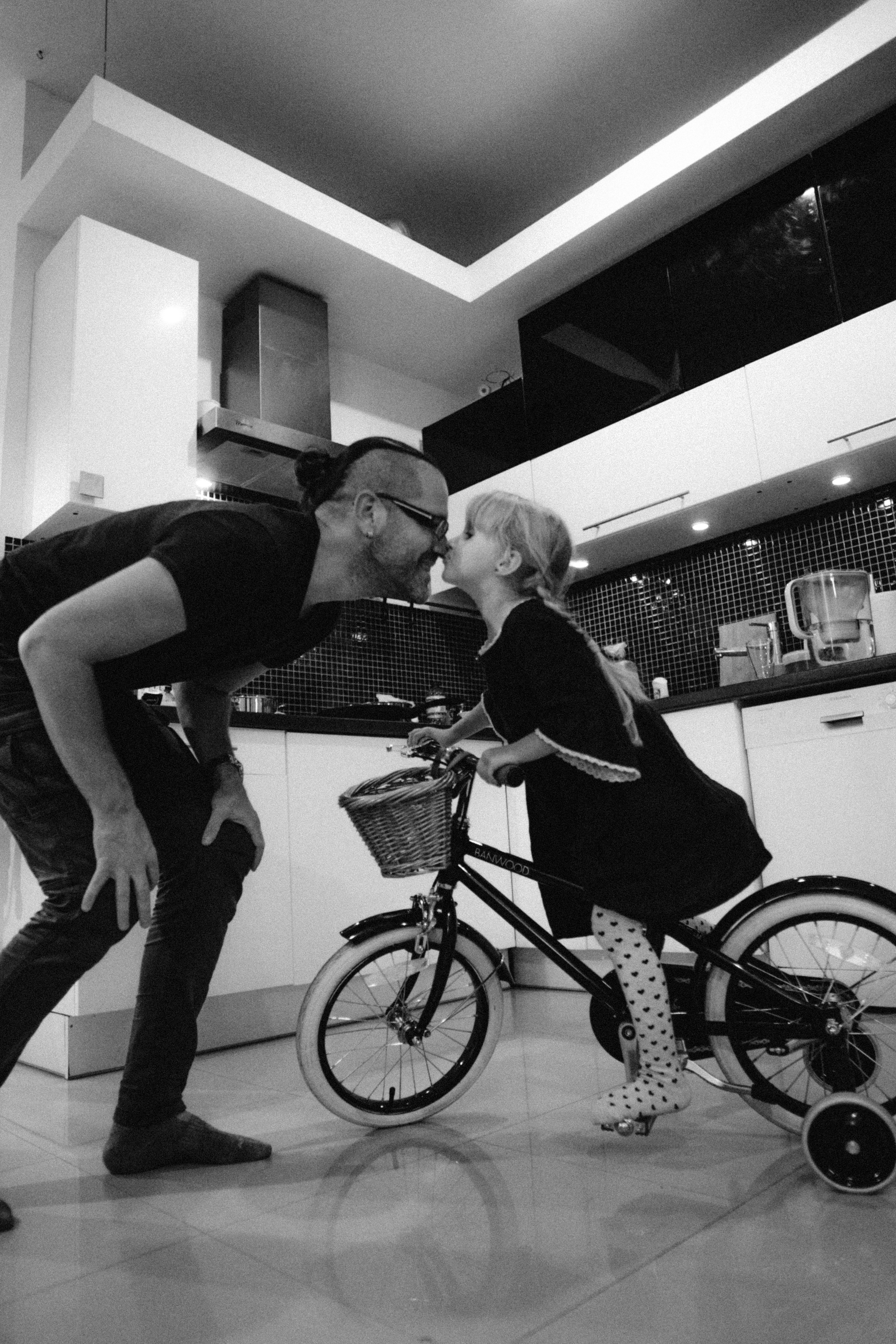 Home is where you are. Family photographer in Warsaw Sasha Zenzina