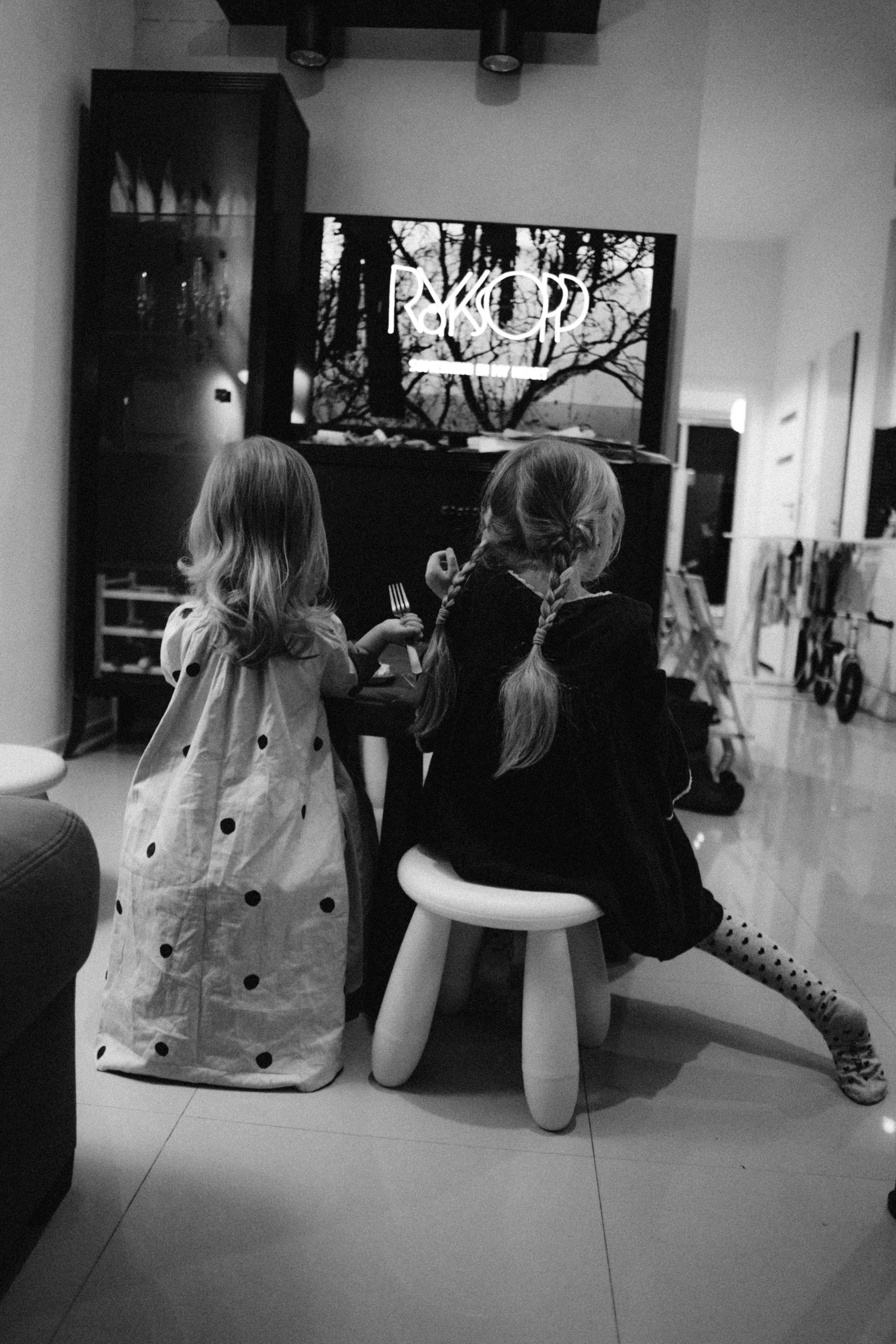 Home is where you are. Family photographer in Warsaw Sasha Zenzina