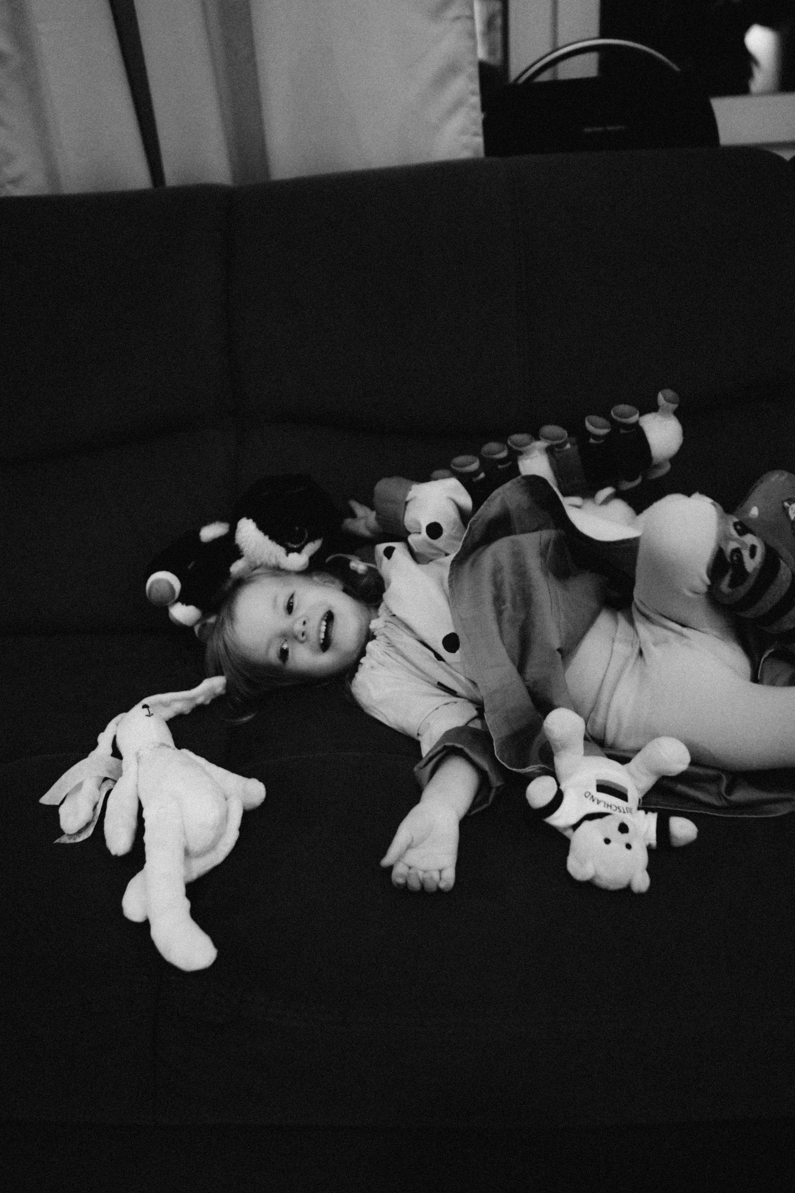 Home is where you are. Family photographer in Warsaw Sasha Zenzina