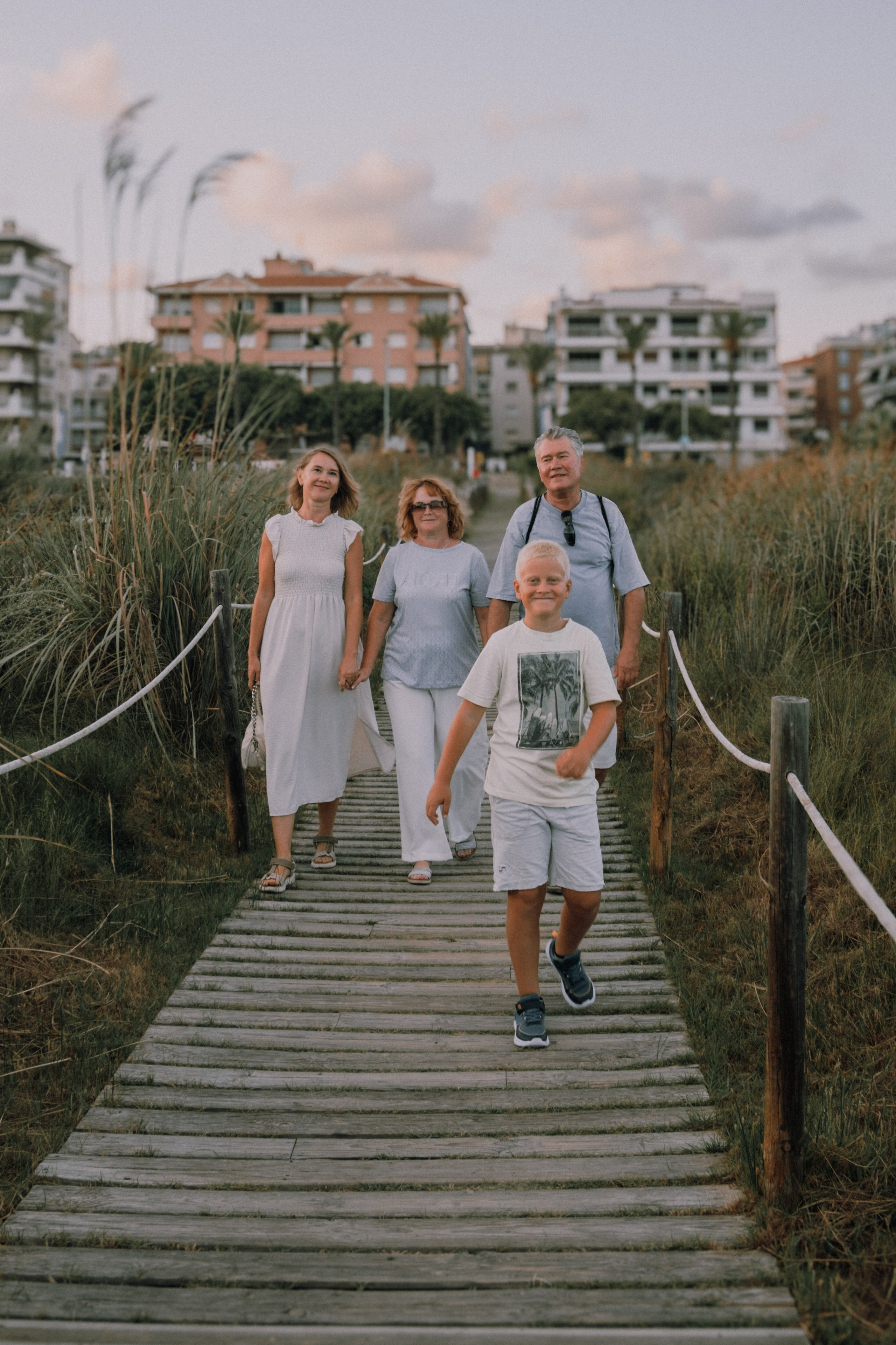 Sesión familiar en la playa. Fotografía profesional en Calafell - Elena Medvedeva