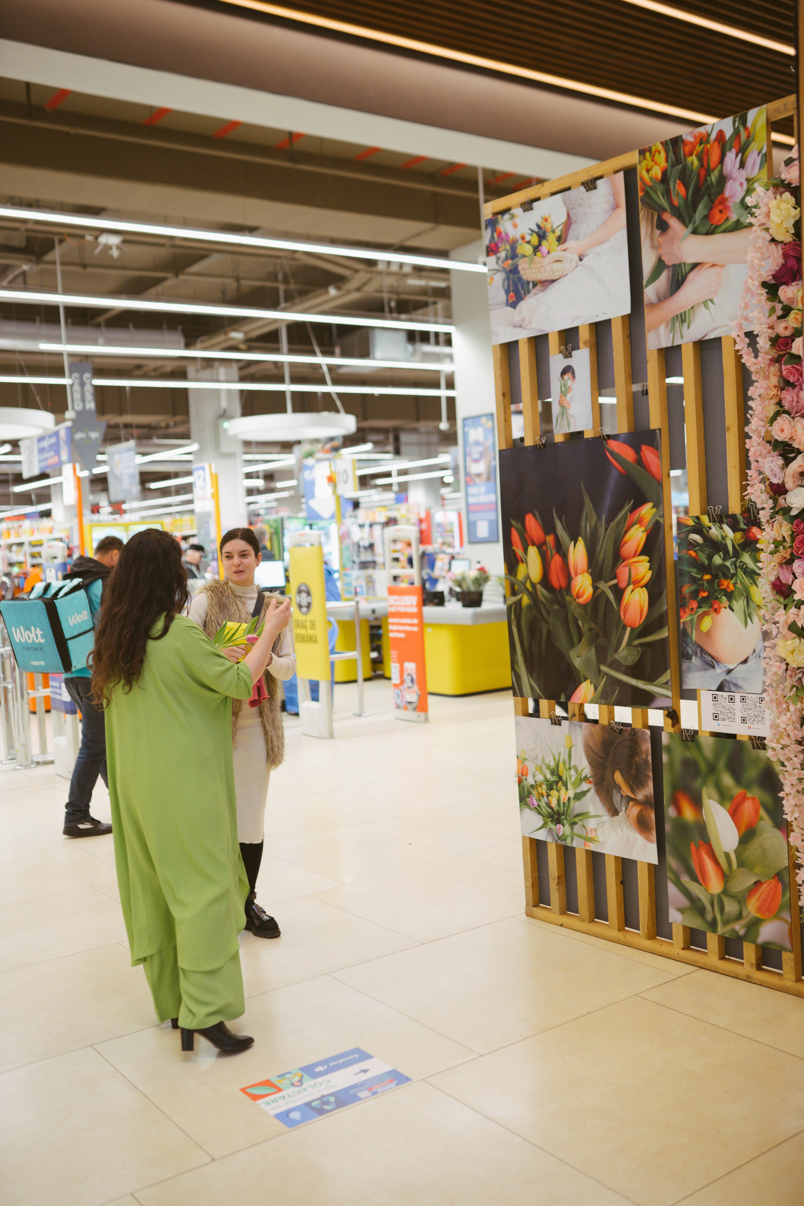 Expozitie Fotografie AFI BRASOVA fi Primăvară: Manifest Vizual despre Viață | Mădălina Beda. Madalina Beda- Artist vizual, fotograf, doula la nastere, consultant babywearing Brasov si in toata tara