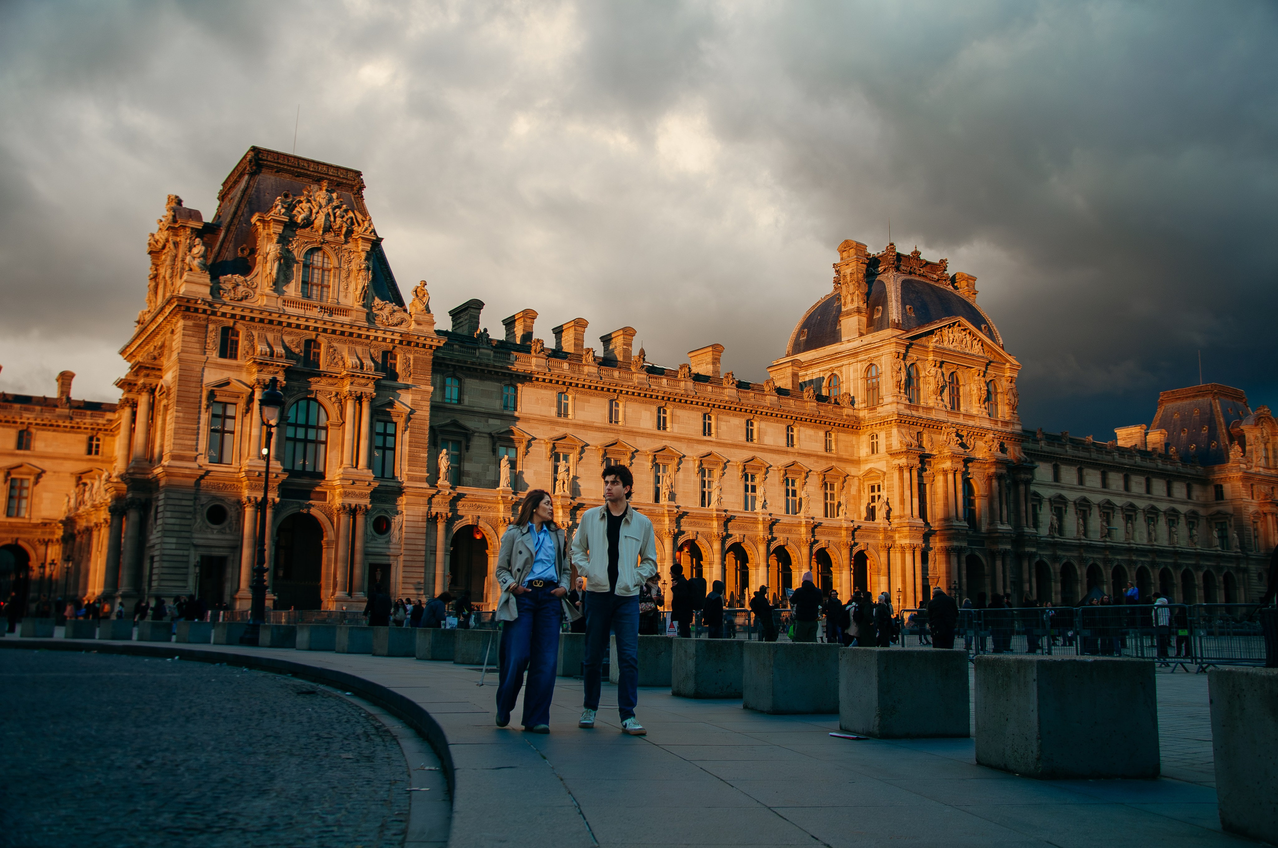 Фотосессия у Лувра. Фотограф в Париже Полина Осипова