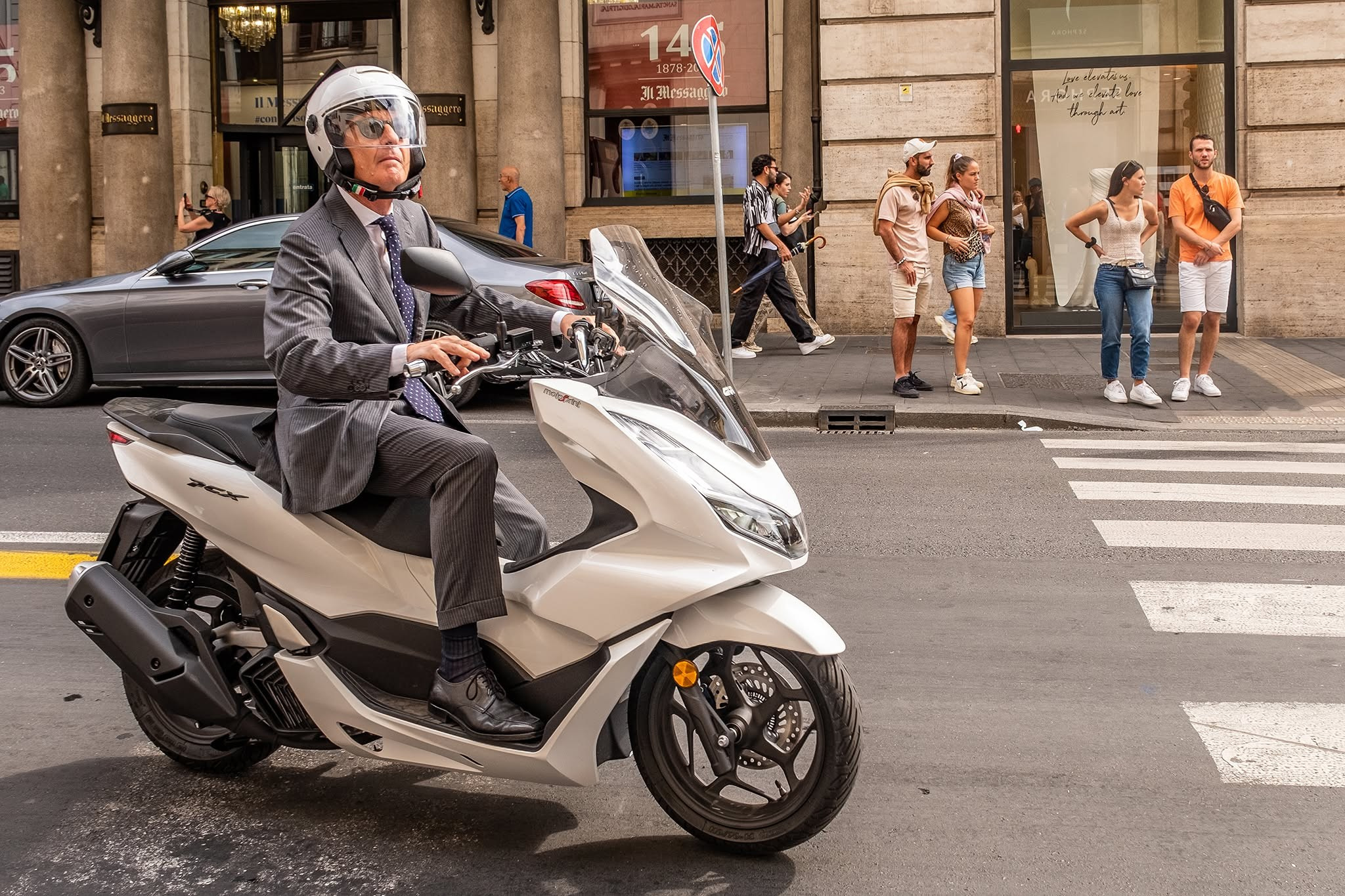 Street Photography. Graphic designer Andreea Maieru