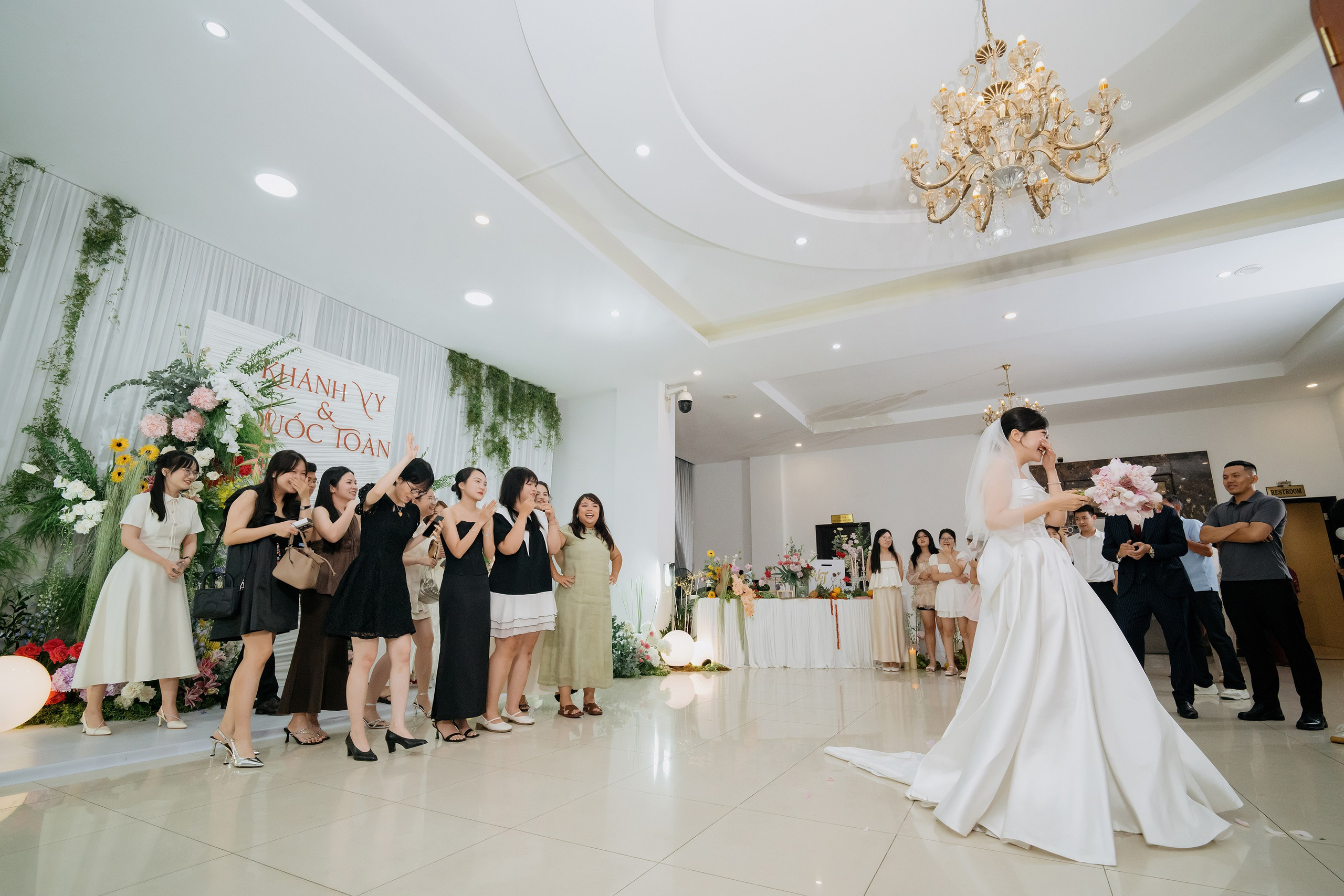 TOAN & VY / Wedding Journalism. Saigon Wedding Present | Art Beyond Moments