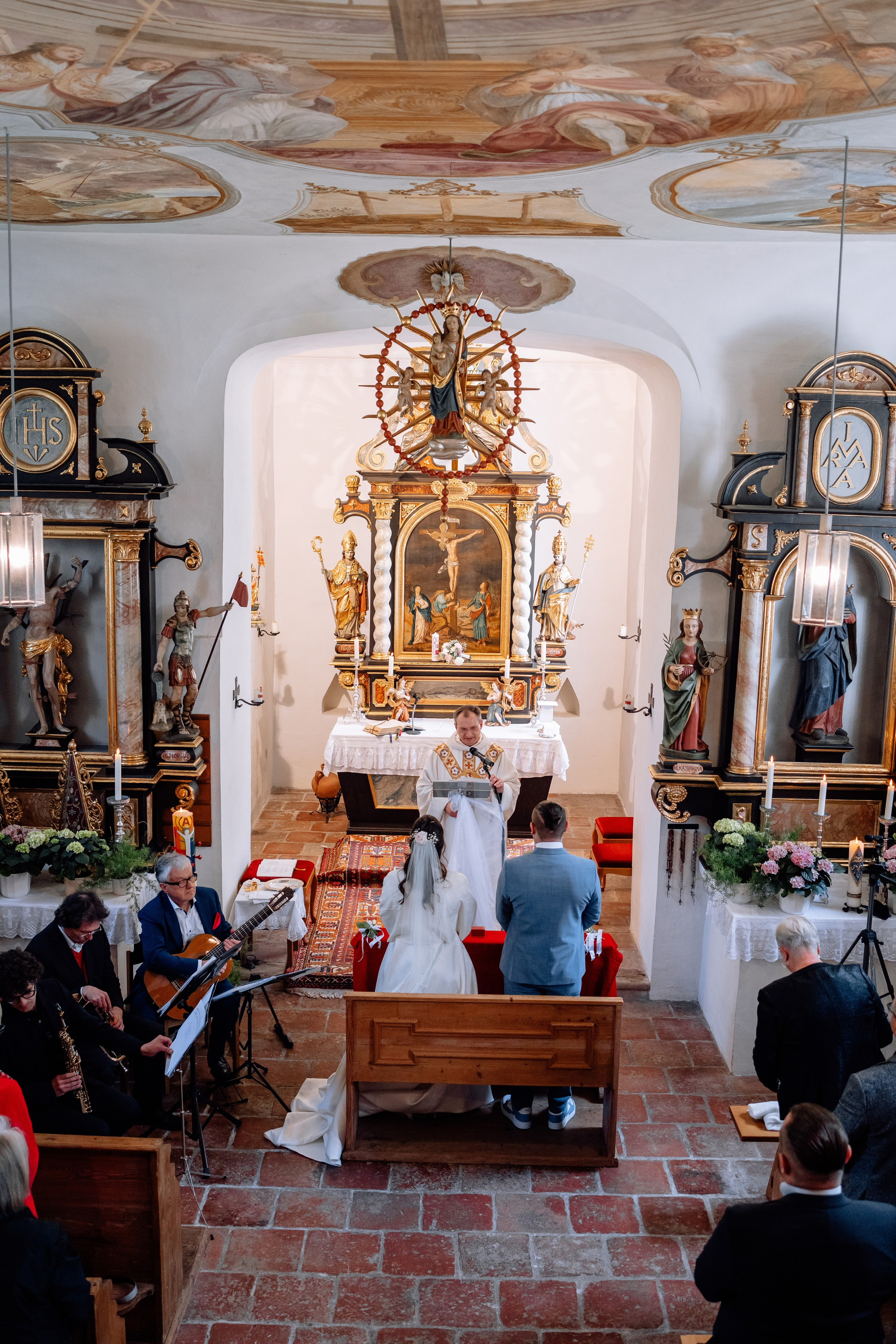 Trauung und Taufe: Heilig-Kreuz-Kirche. Hochzeitsfotograf München Taufe Familienfotograf Tanja Mauke
