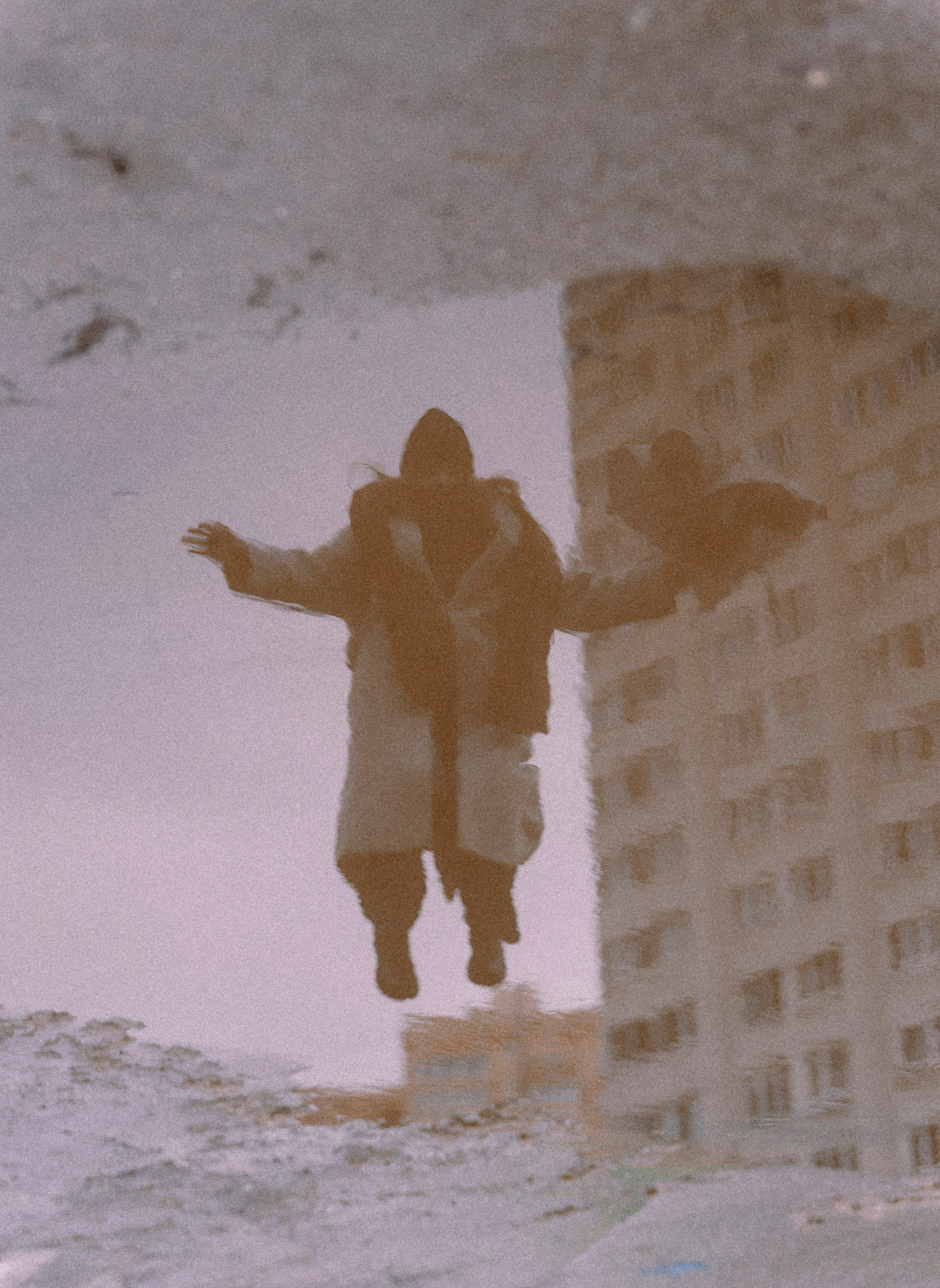 2025. Стрит-фотография, полная абсурда, идиотизма и красоты