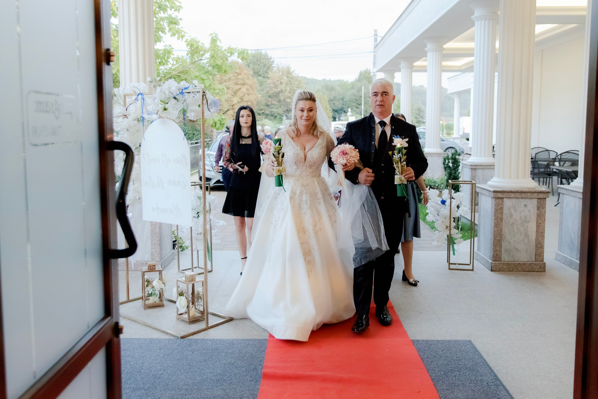 Mihai & Oana. Servicii foto-video profesionale, pentru momente de neuitat