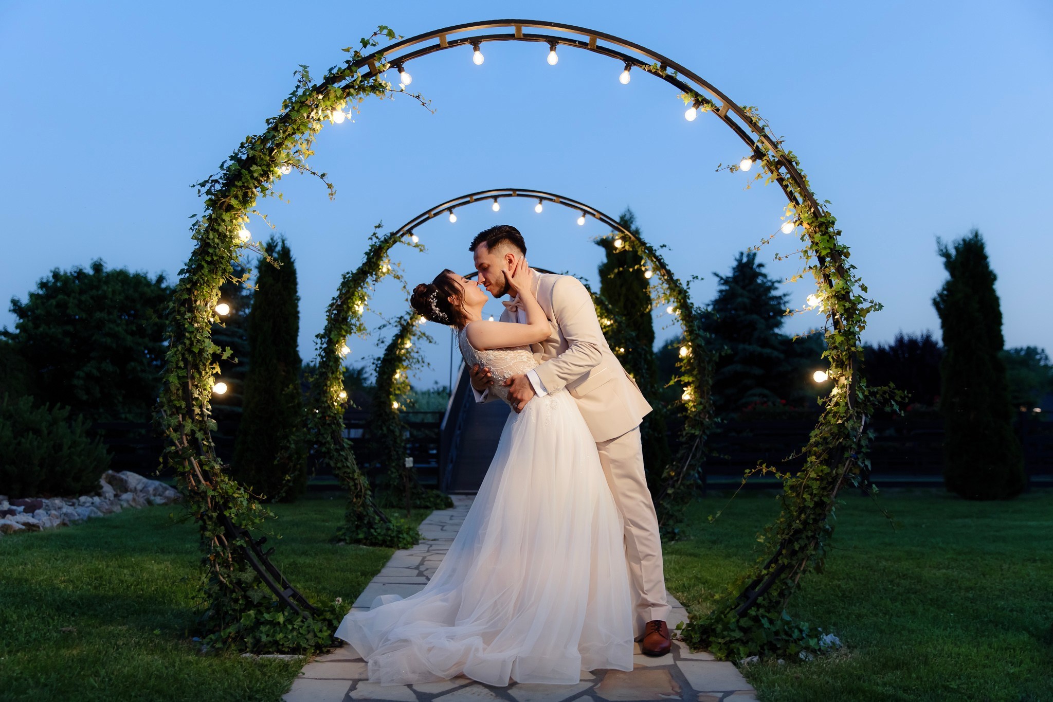 Ioana & Ionuț | Nuntă de poveste la Păstrăvăria Poiana din Mălini județul Suceava. Servicii foto-video profesionale, pentru momente de neuitat