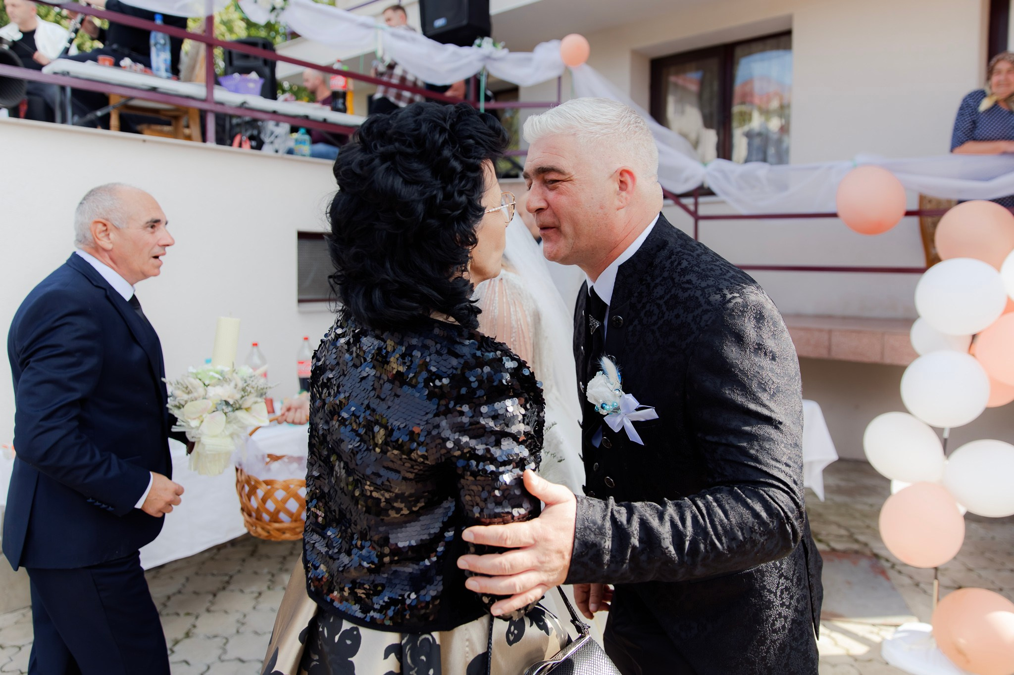 Mihai & Oana. Servicii foto-video profesionale, pentru momente de neuitat