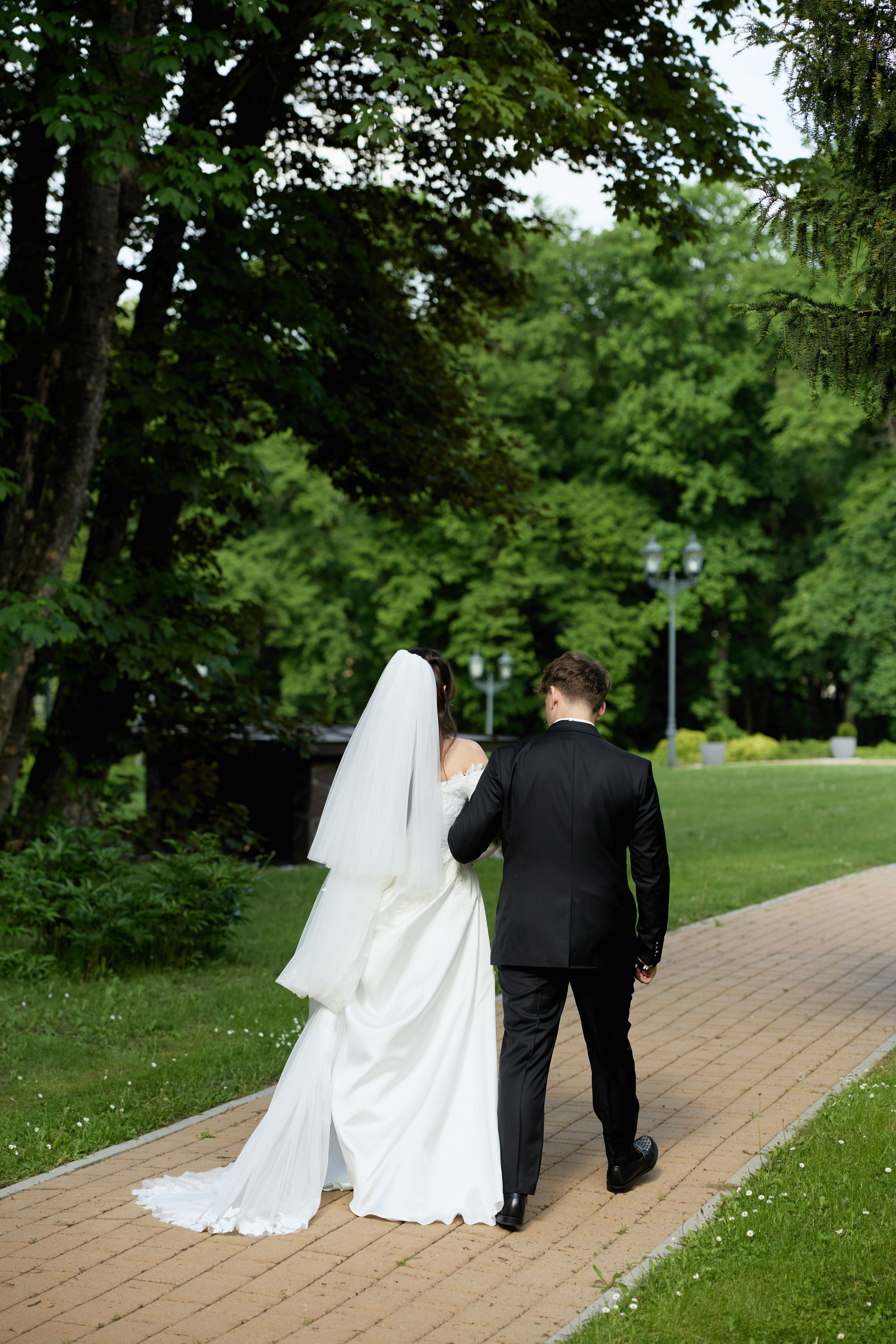 Wiktoria & Kacper. Pałac Goetz. Fotograf ślubny i rodzinny w Krakowie Yana Klymova