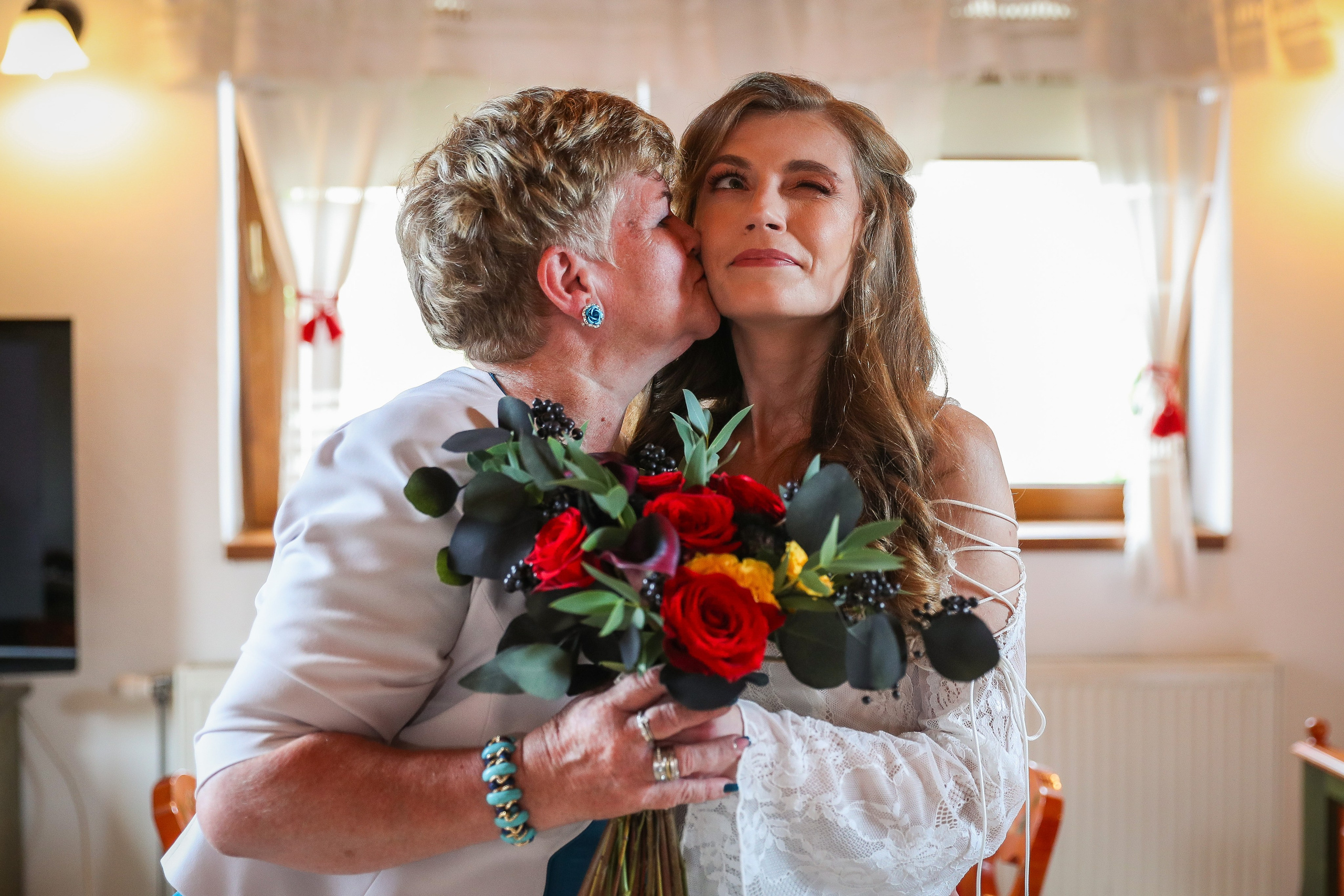 Orsi & Remus, eleganță în inima Transilvaniei. Rares Bucur is a professional wedding photographer based in Cluj-Napoca, Romania, specializing in wedding photography