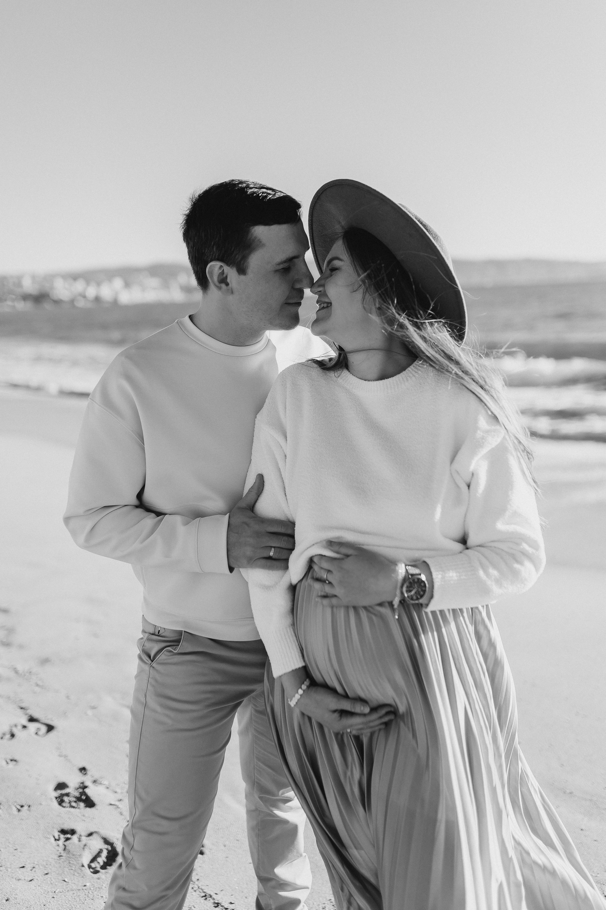 Sesión de embarazo en la playa en Chile — Luz dorada y naturaleza. Photographer in Santiago, Chile Anna Almazova