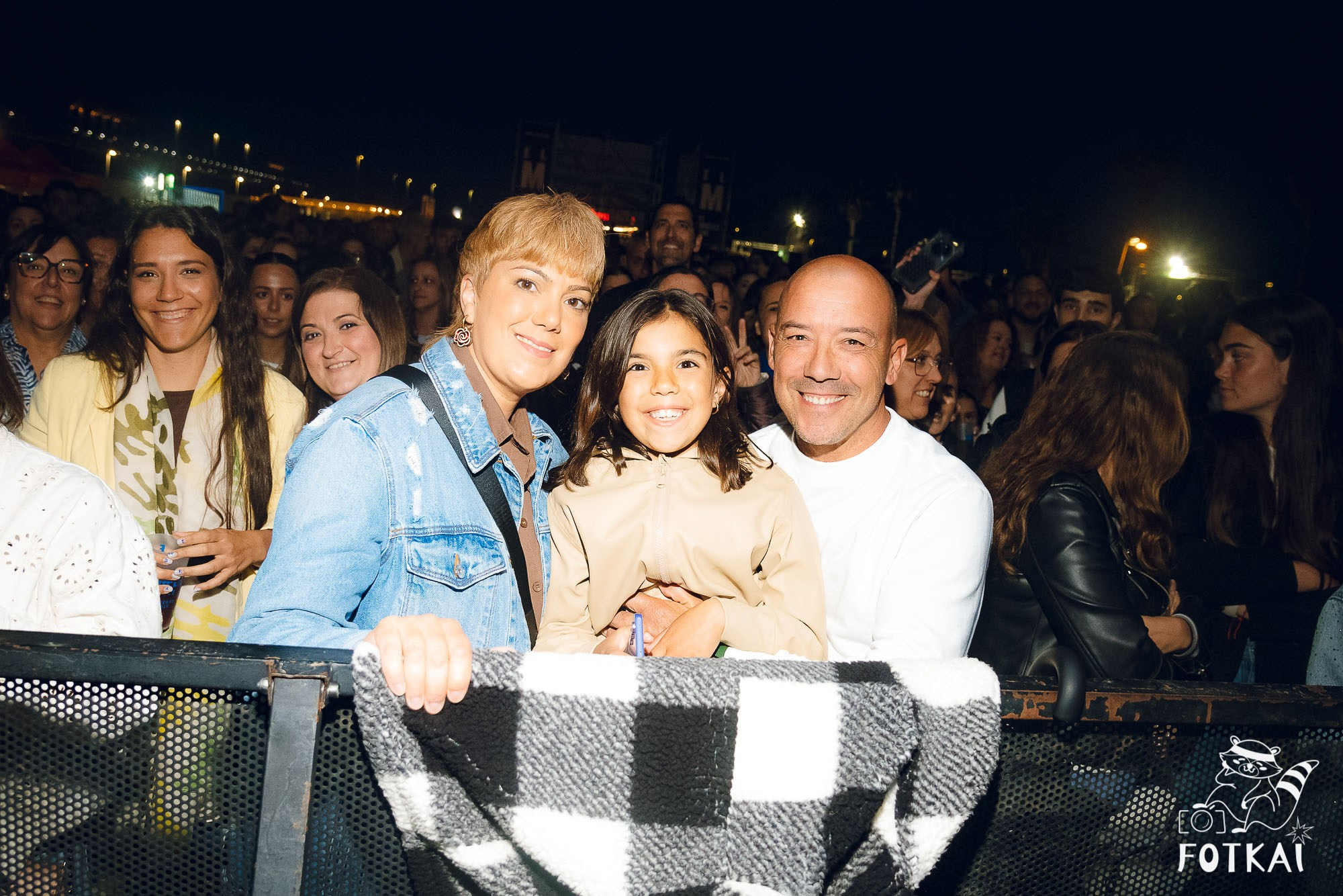 Marta Santos — Fotos del concierto en Alicante 2026: pop flamenco en El Muelle Live | FOTKAI