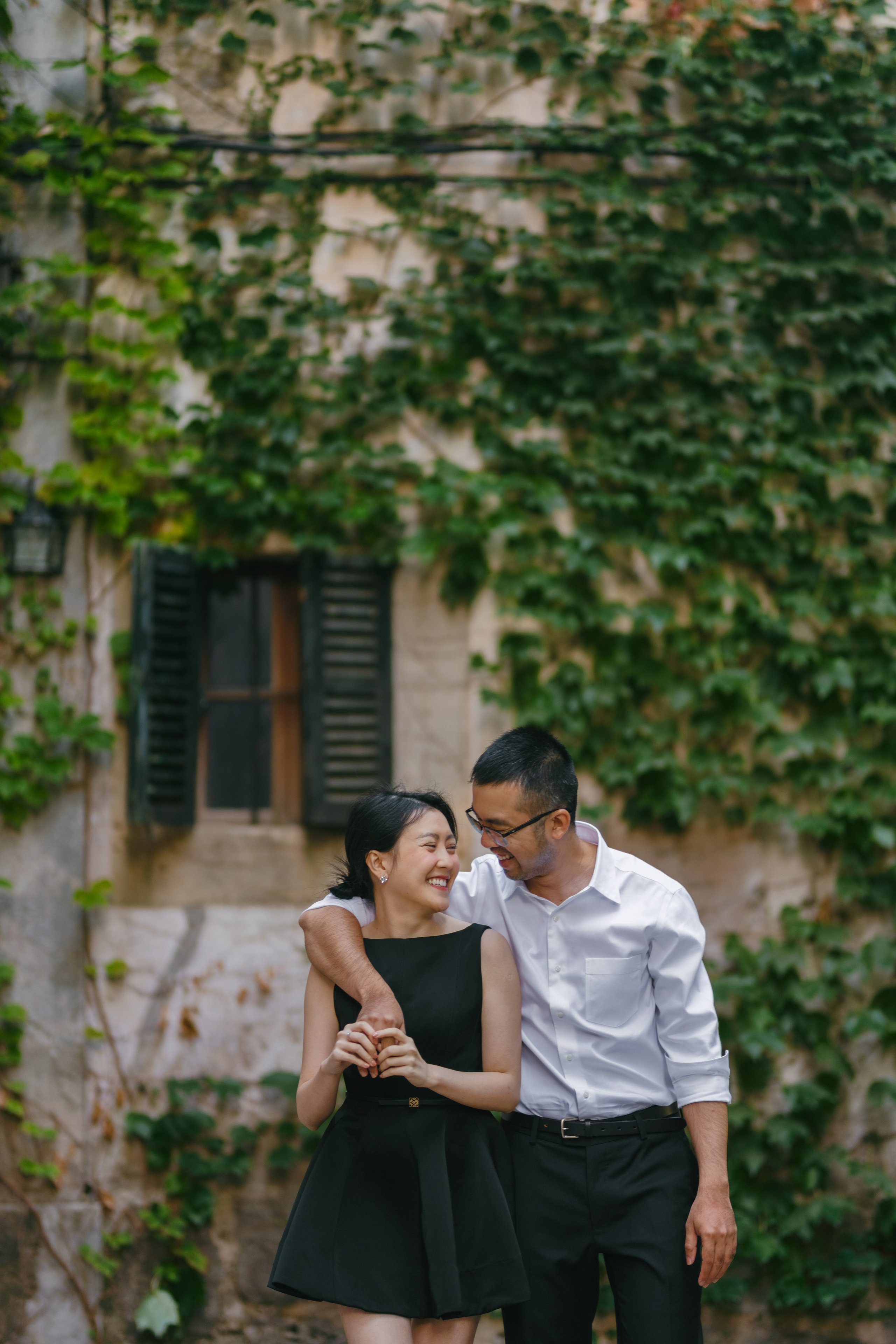 Romantic Couple Photoshoot in Valldemossa. Photographer in Mallorca
