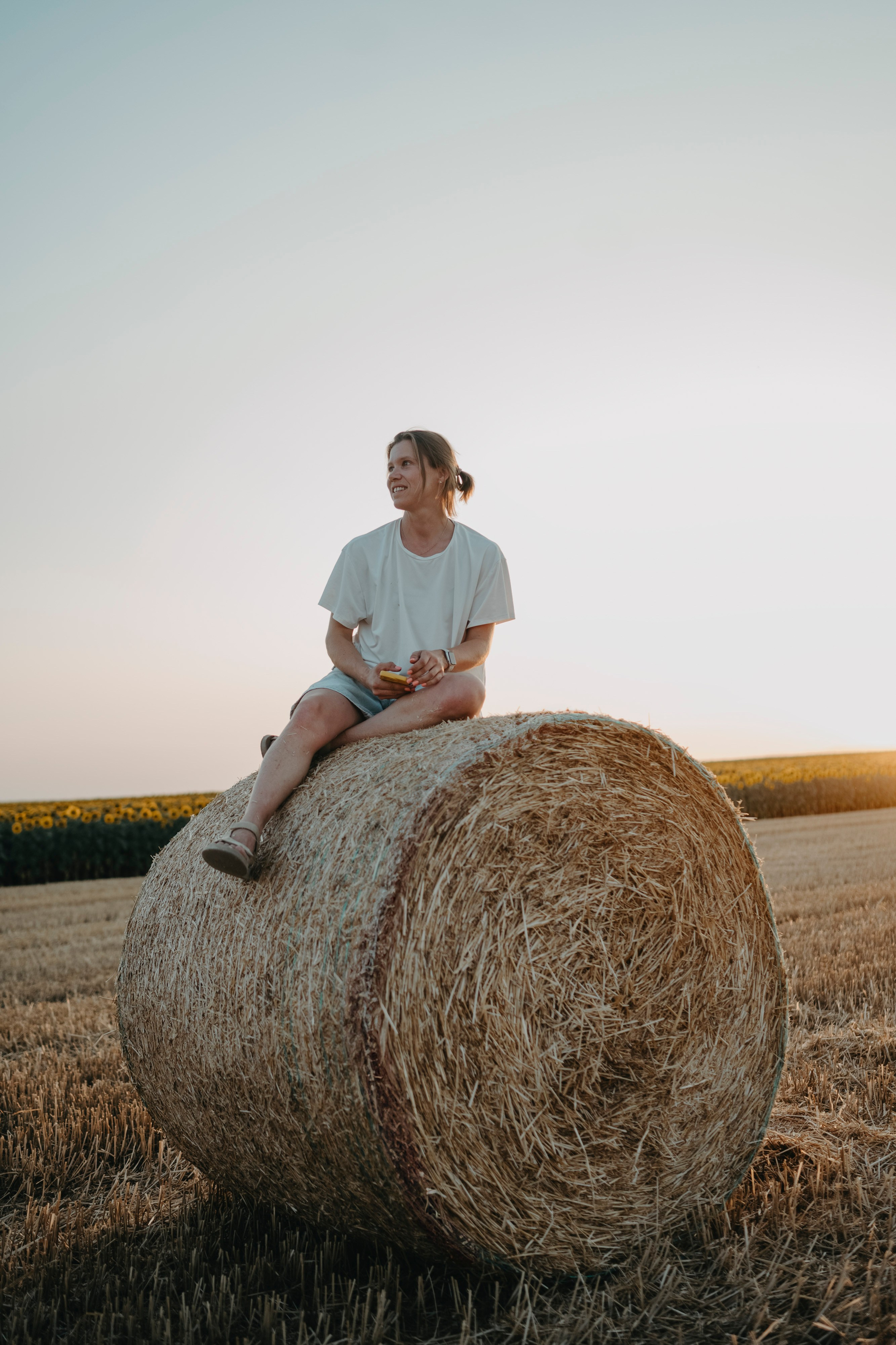 Letnje fotografisanje u polju suncokreta i sena. Deciji i porodicni fotograf u Beogradu Oksana Skendzic
