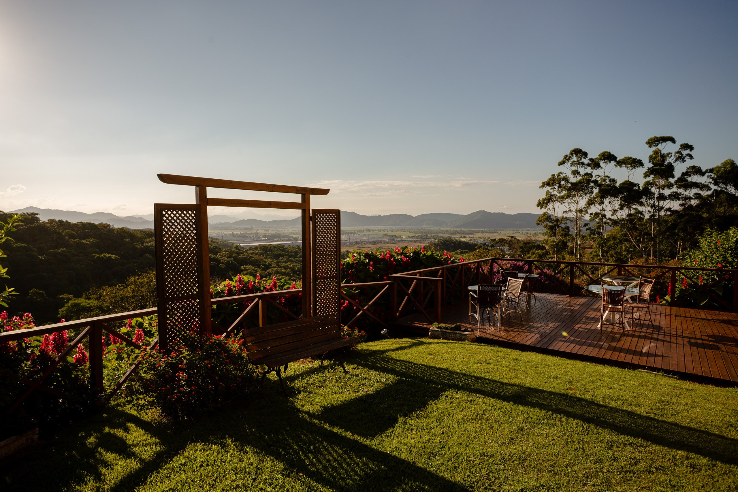 Comemoração de aniversário em uma vinícola no pôr do sol — Ivana Oleskovicz