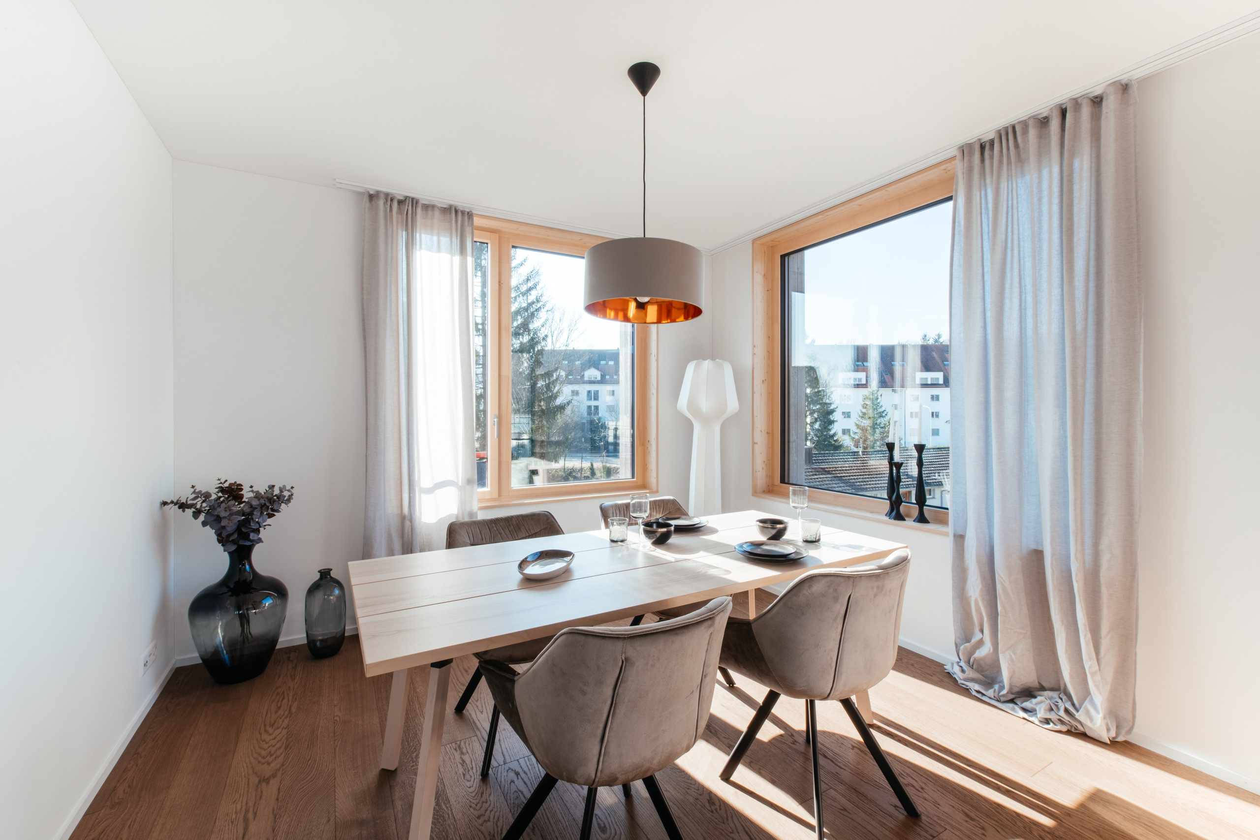 Wohnung, DIELSDORF, Kt. ZÜRICH. Hallo! Ich bin Elena und arbeite als Immobilienfotografin