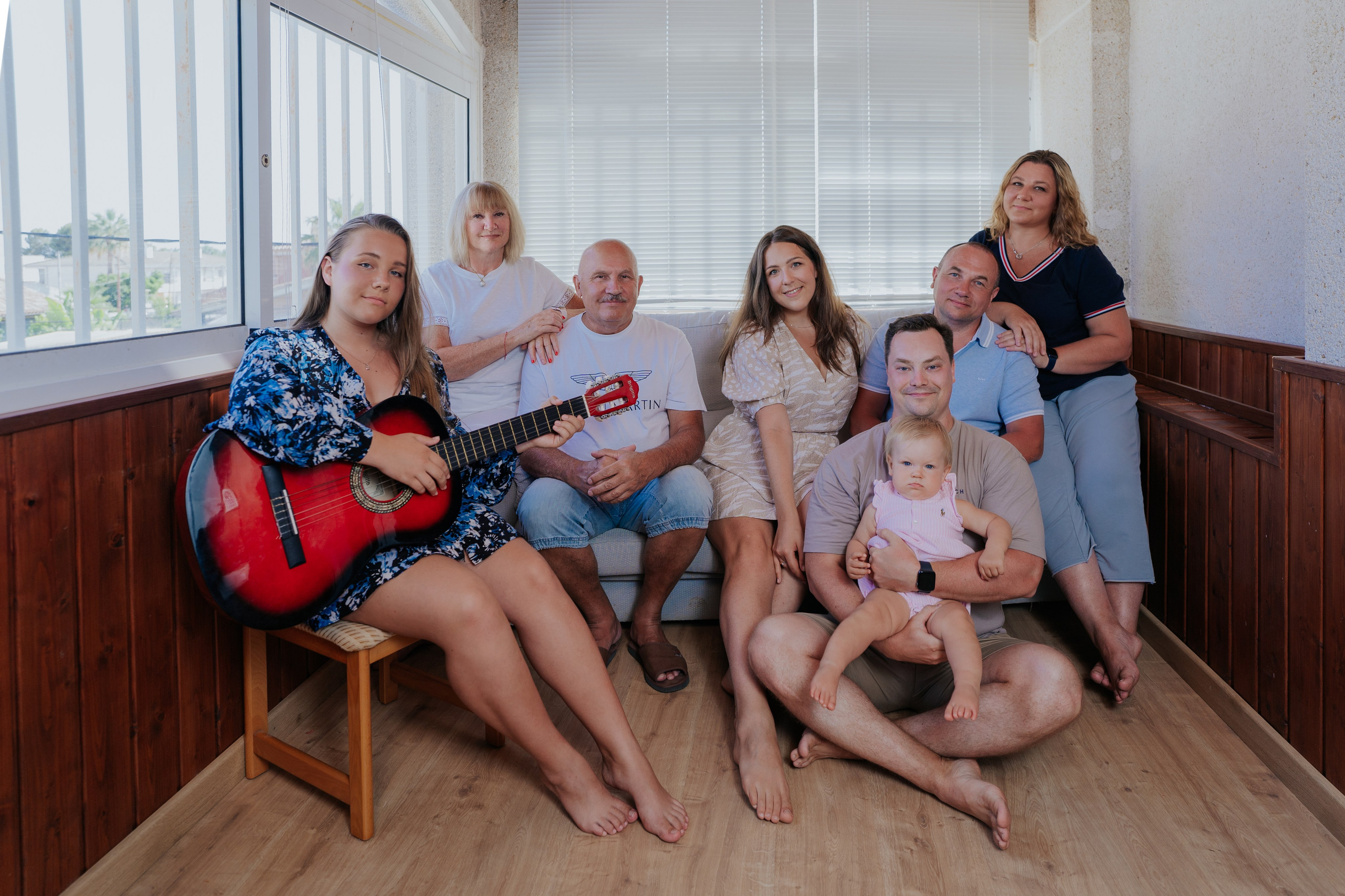 Family in Cambris. DiaFoto — Wow Photographer in Barcelona | Premium Barcelona Photoshoot Experience