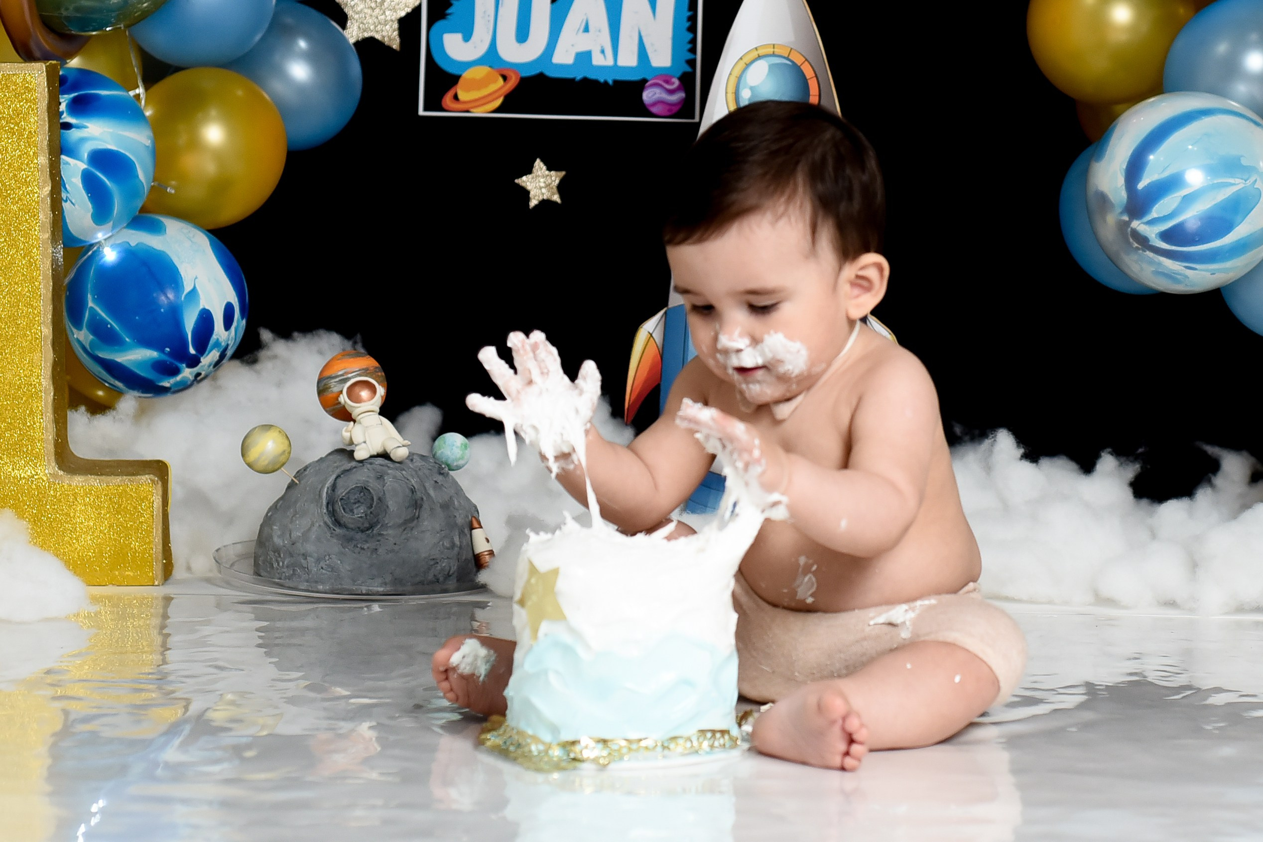 Sesión 1er año de Juan. Temática: Astronauta. Fotografo de casamiento en misiones y fotógrafo de familia  Posadas