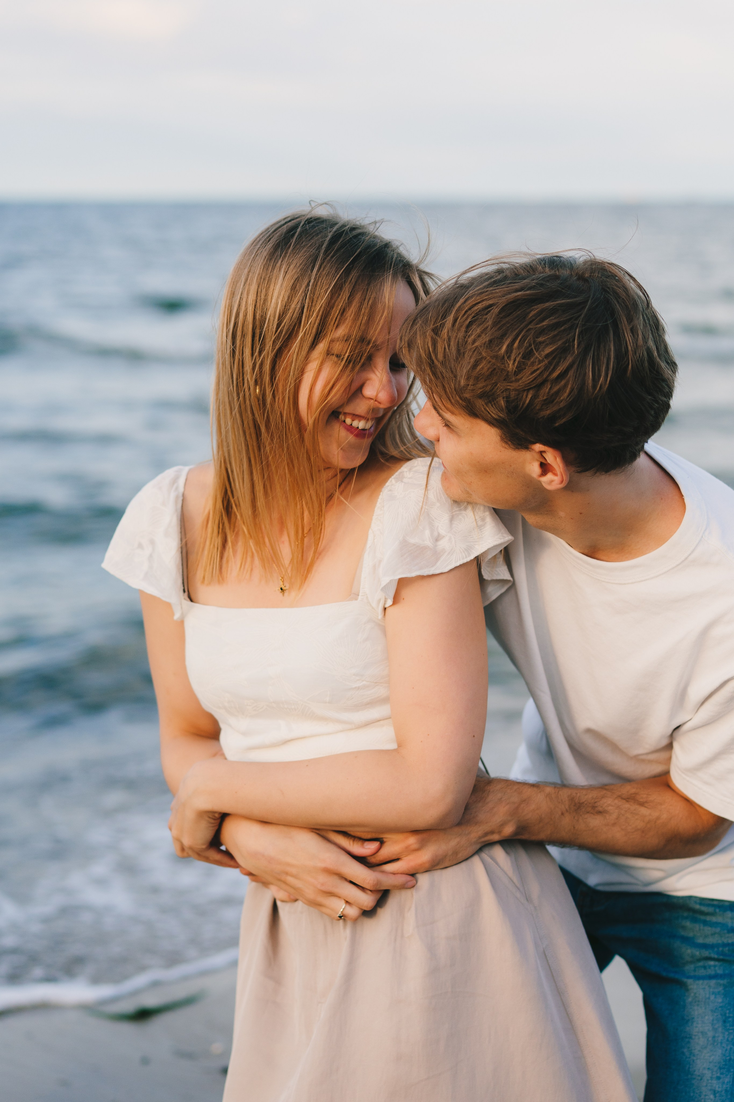 Gracjana i Damian, sesja narzeczeńska nad morzem. Fotograf ślubny & lifestyle Gdańsk, Karolina Baczewska