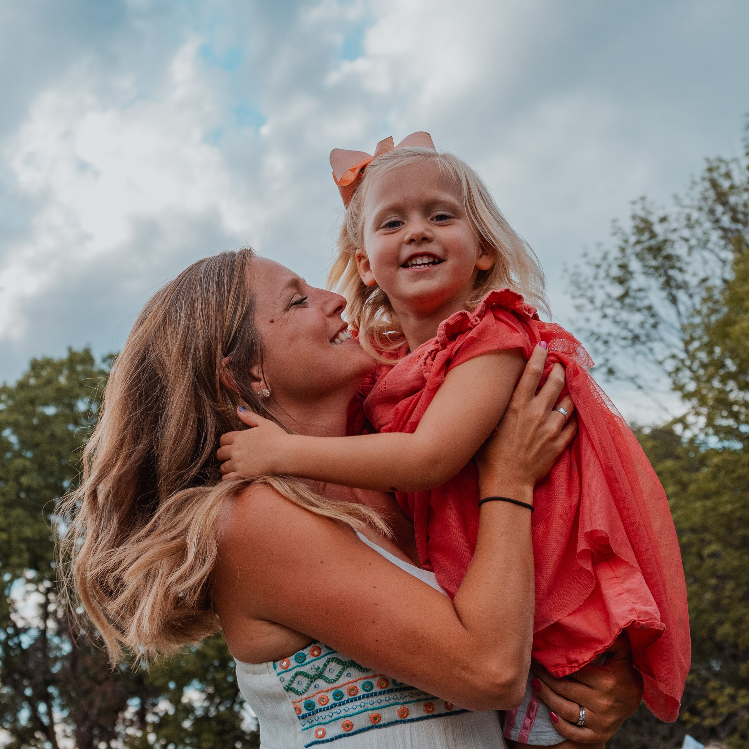 De Pere maternity photographer specializing in intimate, beautiful portraits that celebrate the journey of pregnancy and motherhood.