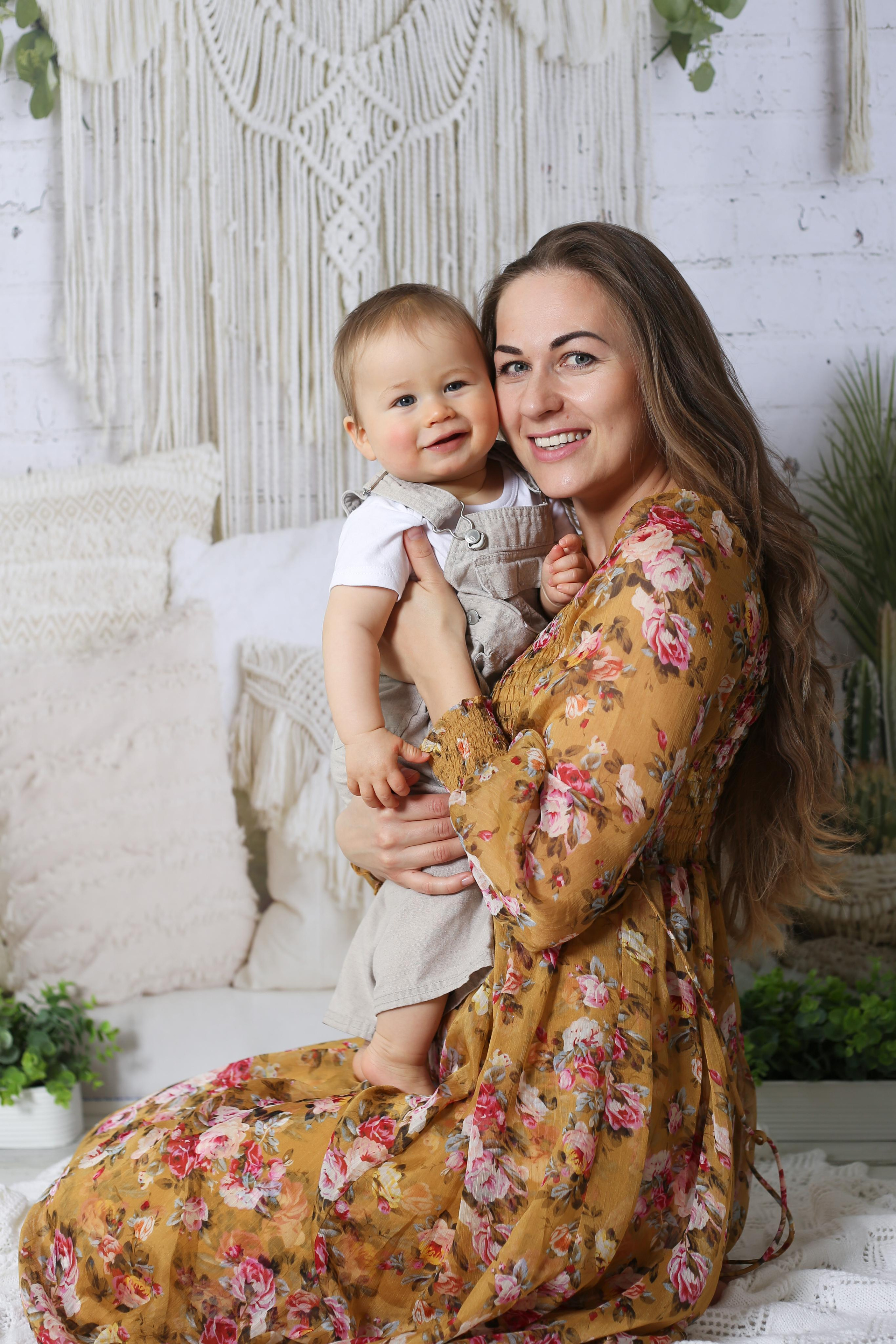 Newborn. YuAnna studio. Family & Kids Photographer in Seattle area, located in