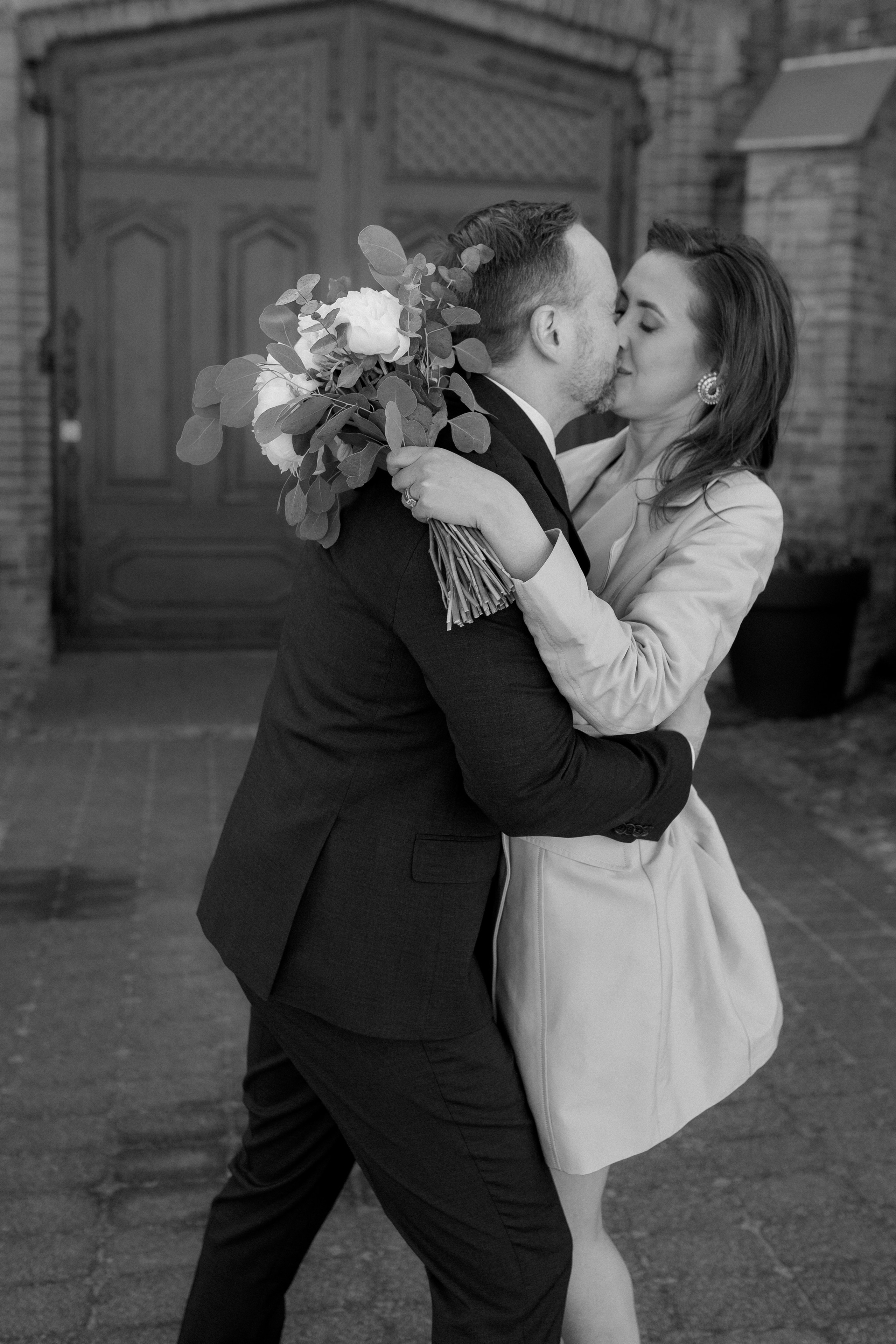 Monika ir Vytautas — miestu alsuojanti trumpa jaunųjų fotosesija Kaune