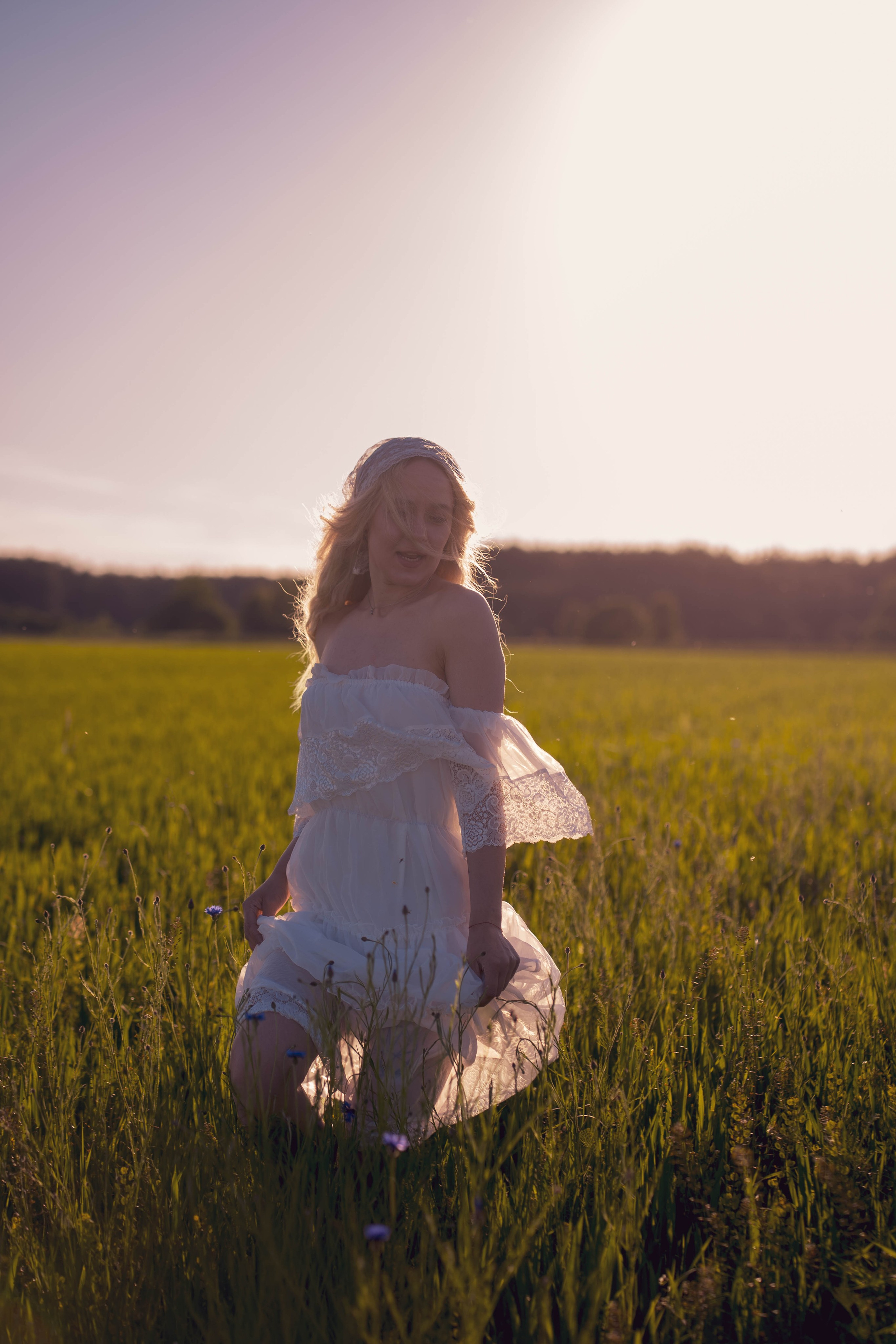 Rapsų laukai su Egle. Fotografija — Olga Bojarin