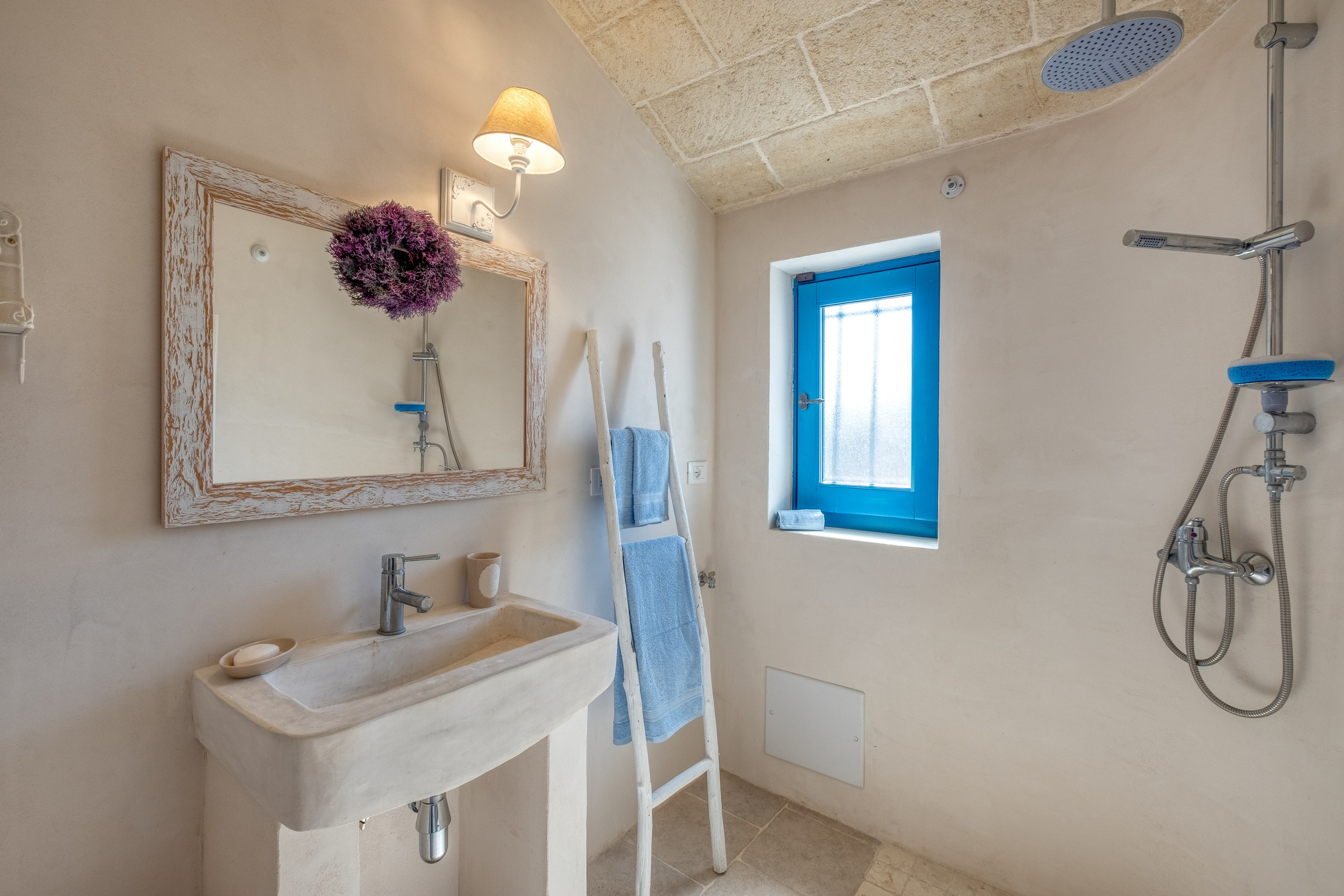 Amazing view of a B&B in the Cisternino countryside (Valle D'Itria, Martina Franca, Apulia, Alberobello, Cisternino, Ostuni, Apulia)