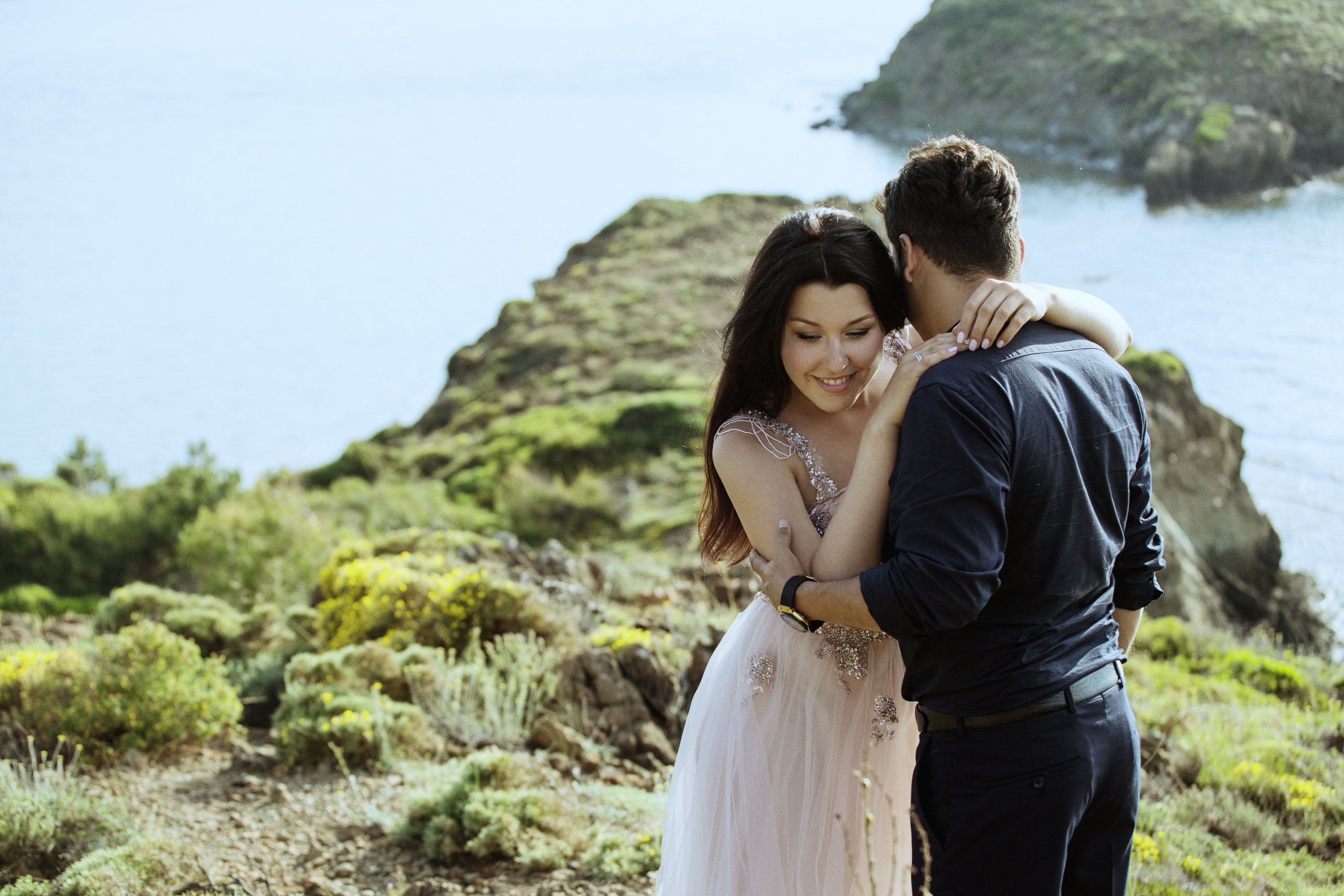 Выездная свадебная фотосессия на диких скалистых пляжах Амазон. Фотограф в Каппадокии / Julia Ganch