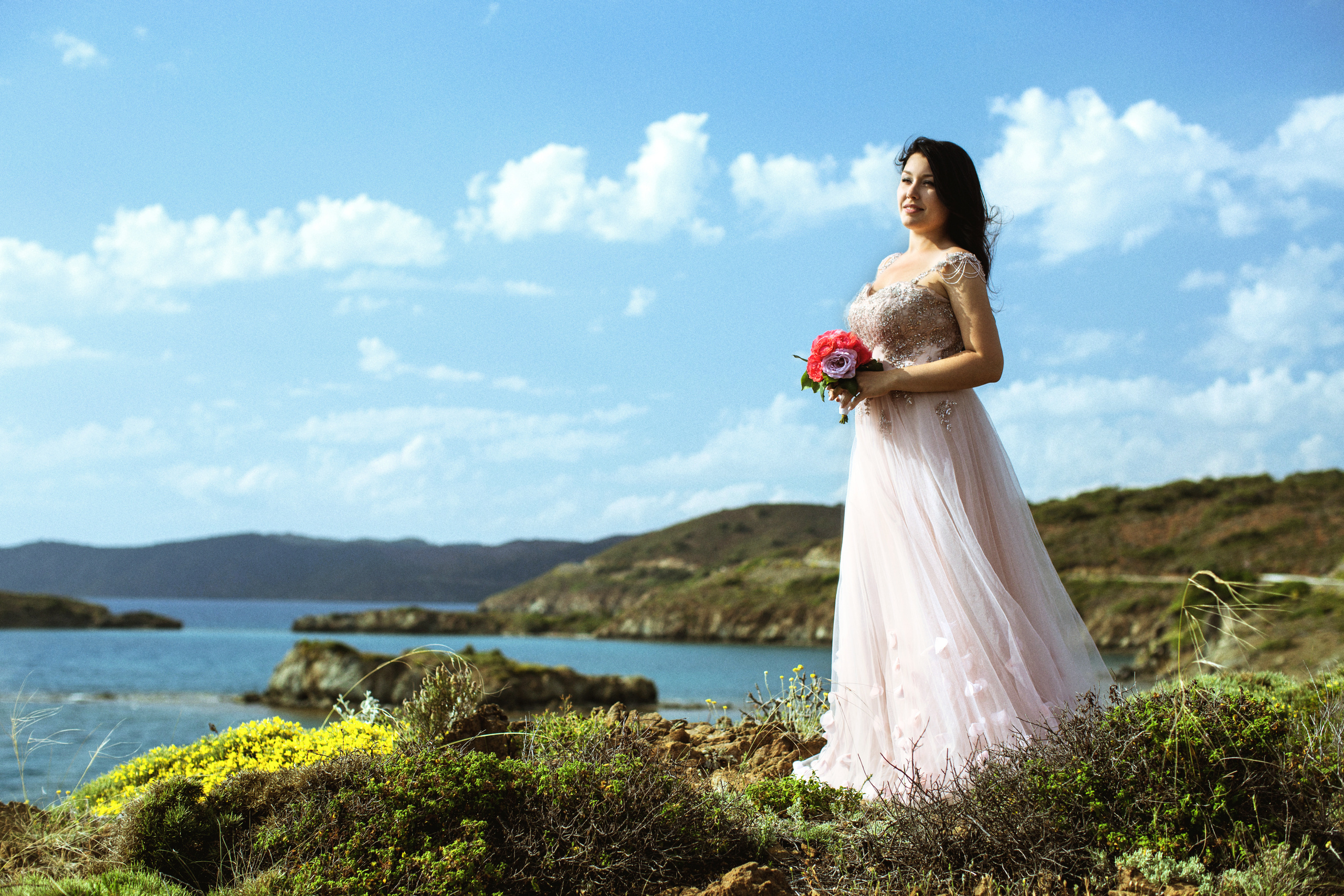 Выездная свадебная фотосессия на диких скалистых пляжах Амазон. Фотограф в Каппадокии / Julia Ganch