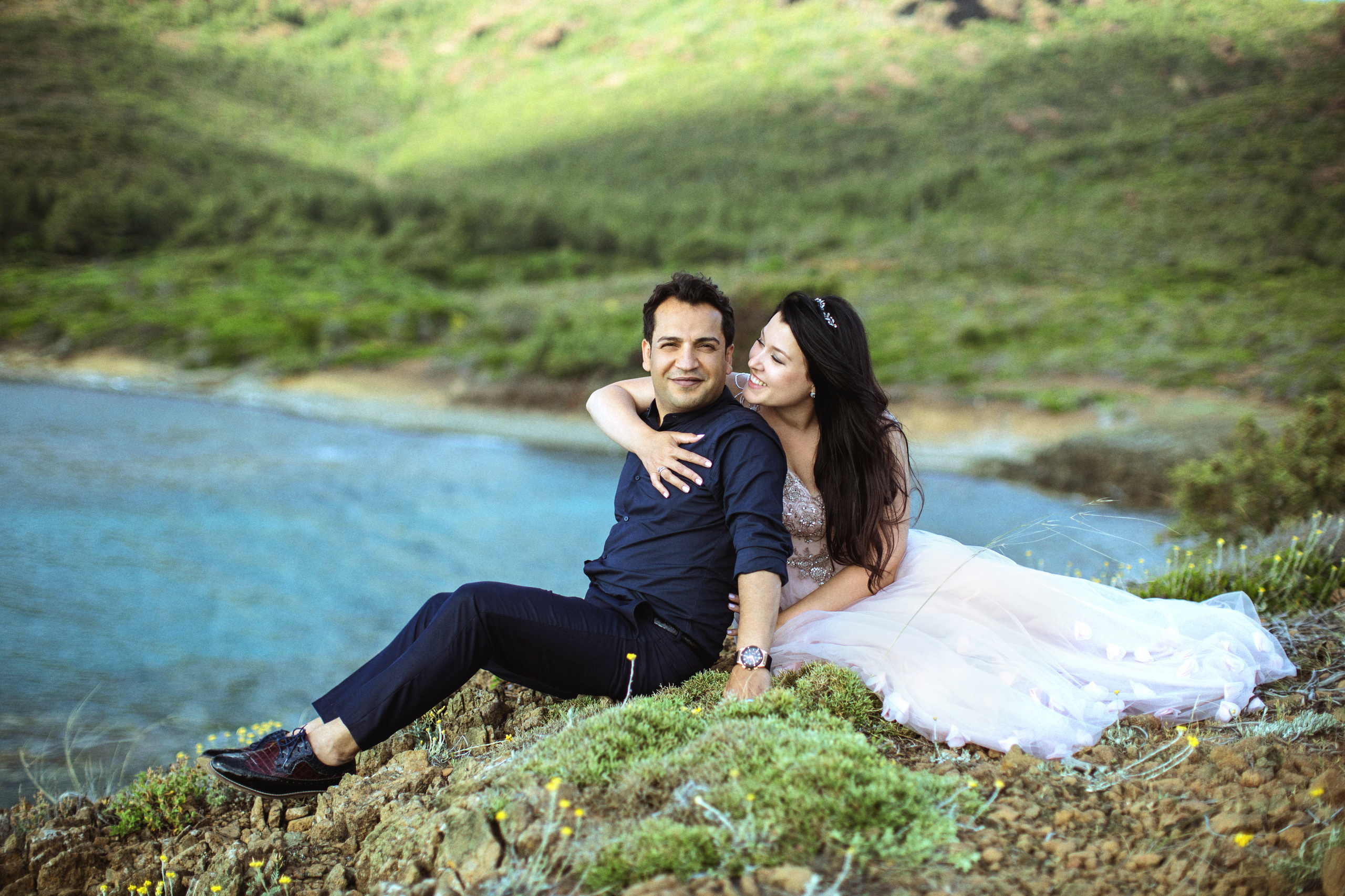 Выездная свадебная фотосессия на диких скалистых пляжах Амазон. Фотограф в Каппадокии / Julia Ganch