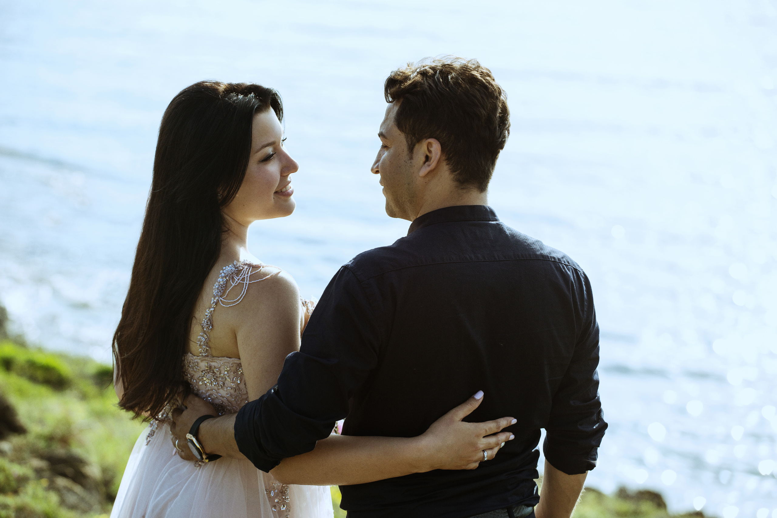 Выездная свадебная фотосессия на диких скалистых пляжах Амазон. Фотограф в Каппадокии / Julia Ganch