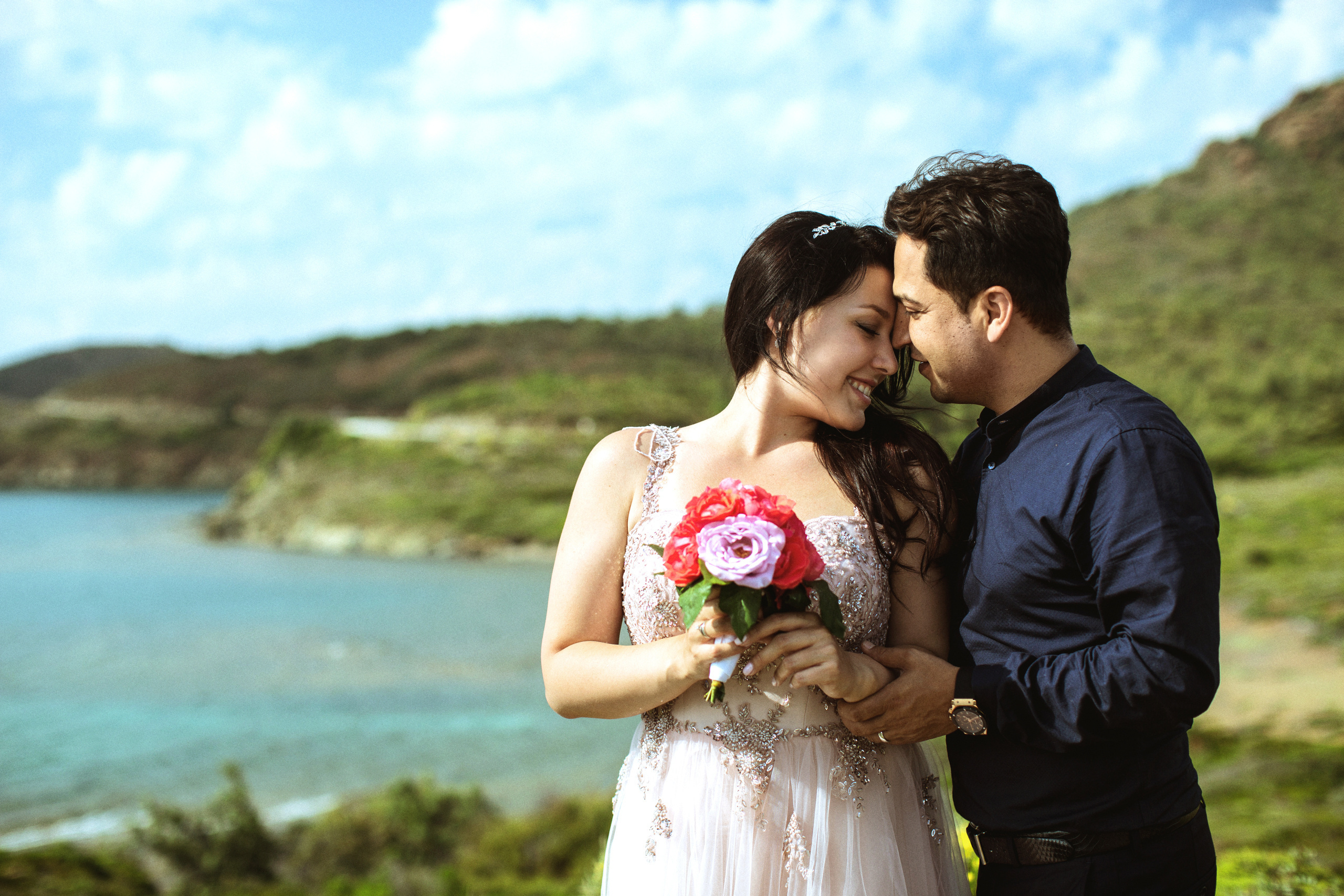 Выездная свадебная фотосессия на диких скалистых пляжах Амазон. Фотограф в Каппадокии / Julia Ganch