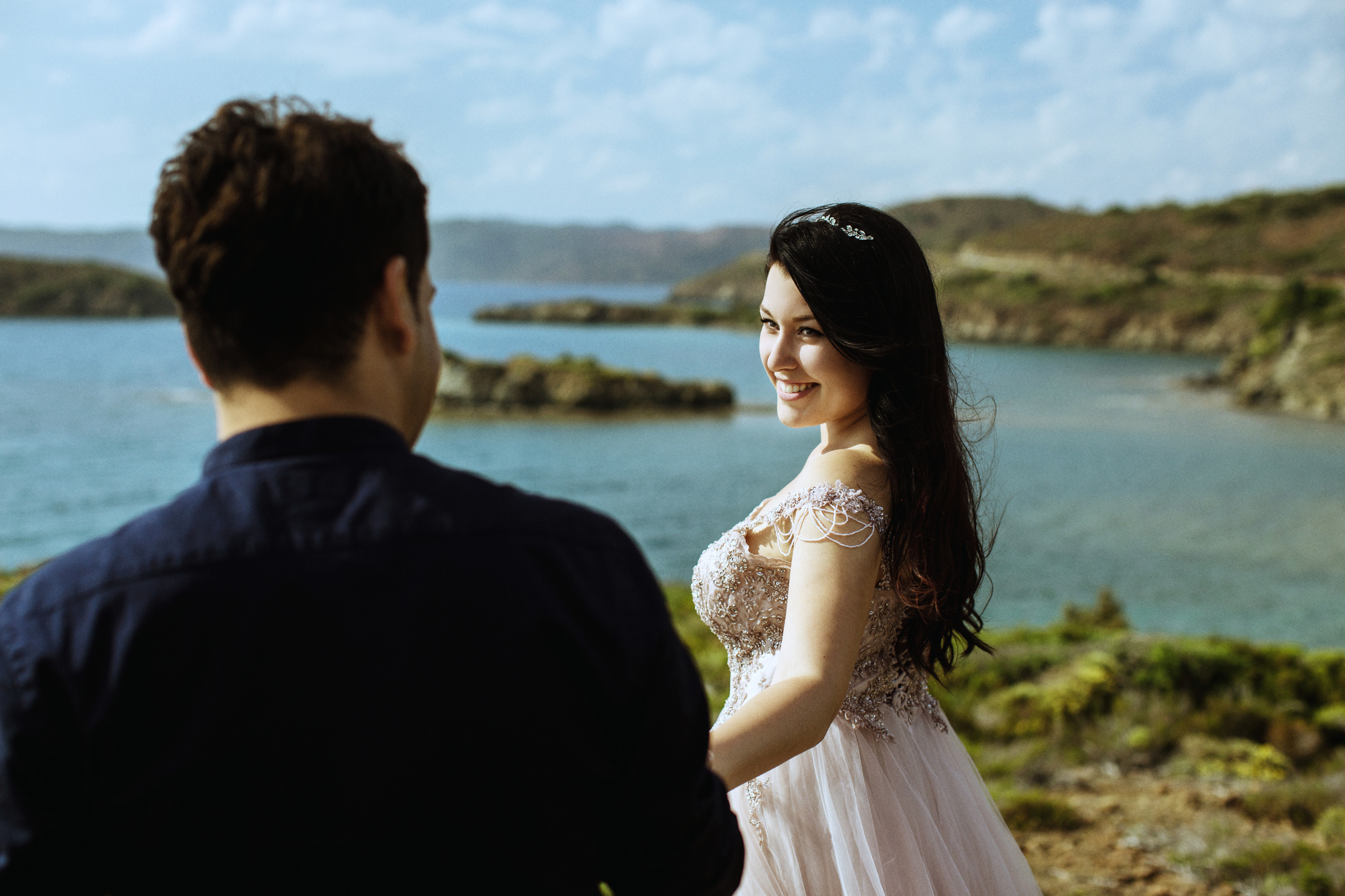 Выездная свадебная фотосессия на диких скалистых пляжах Амазон. Фотограф в Каппадокии / Julia Ganch