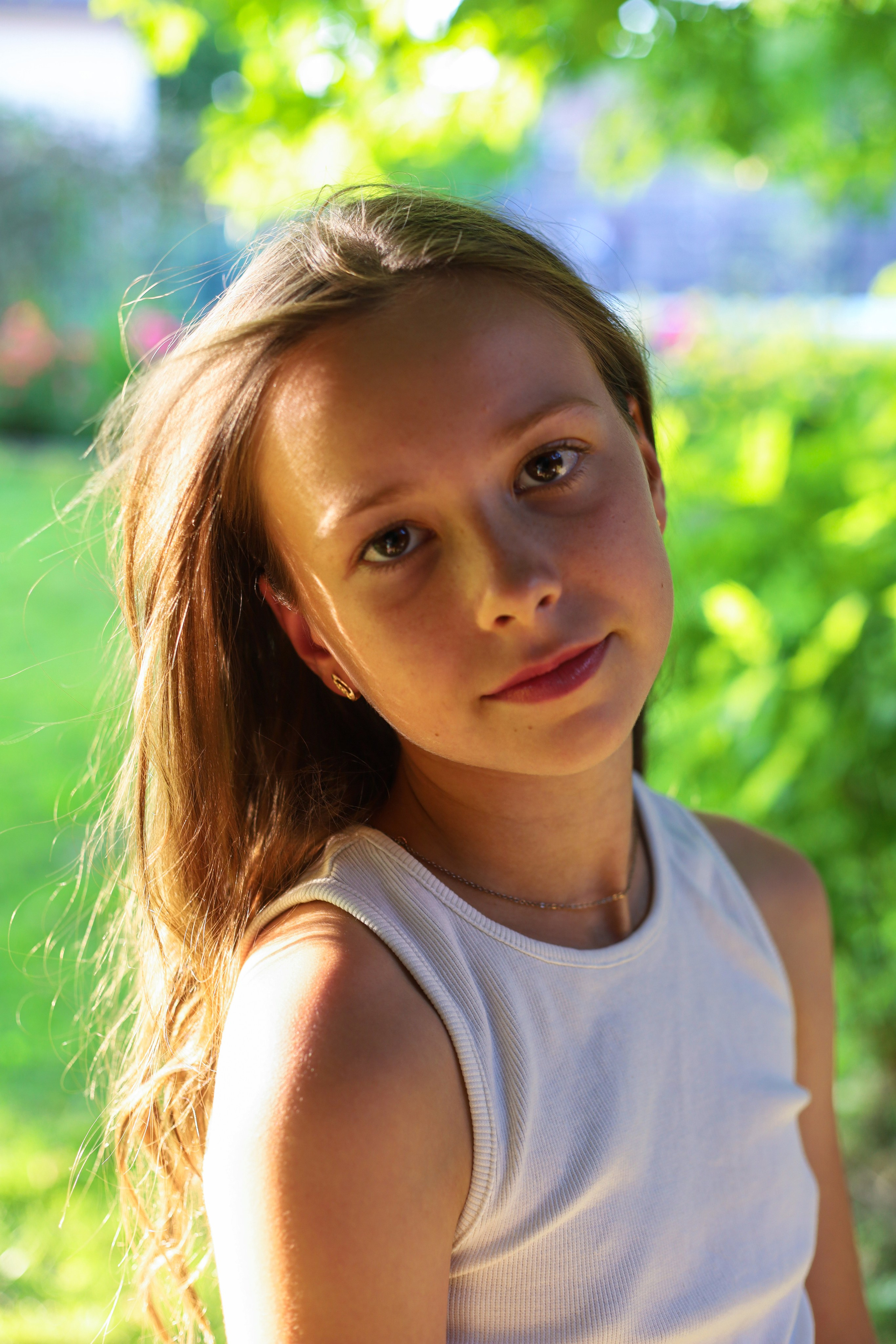 Enfance – séance photo portrait pour une petite fille. Photographe et graphiste Anastasiia LITVIN - Besançon, France
