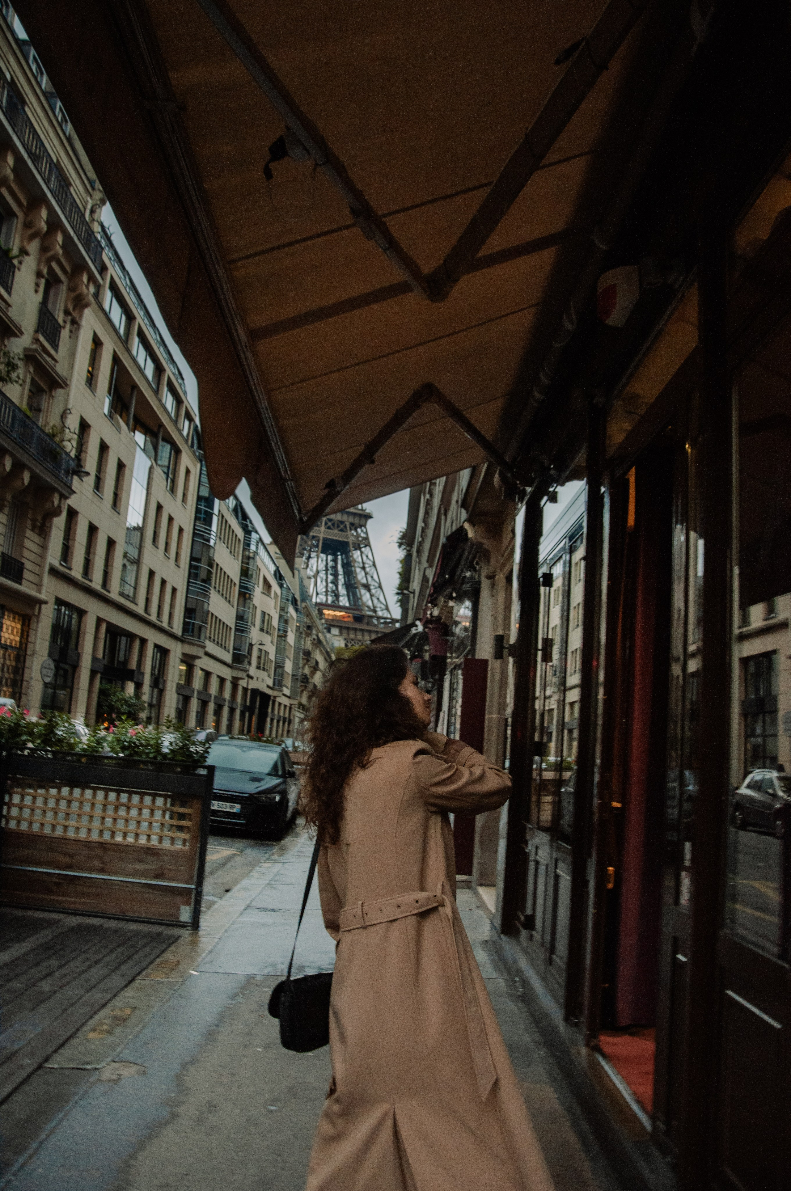 Rainy Paris Photoshoot. Paris photographer — Polina Osipova