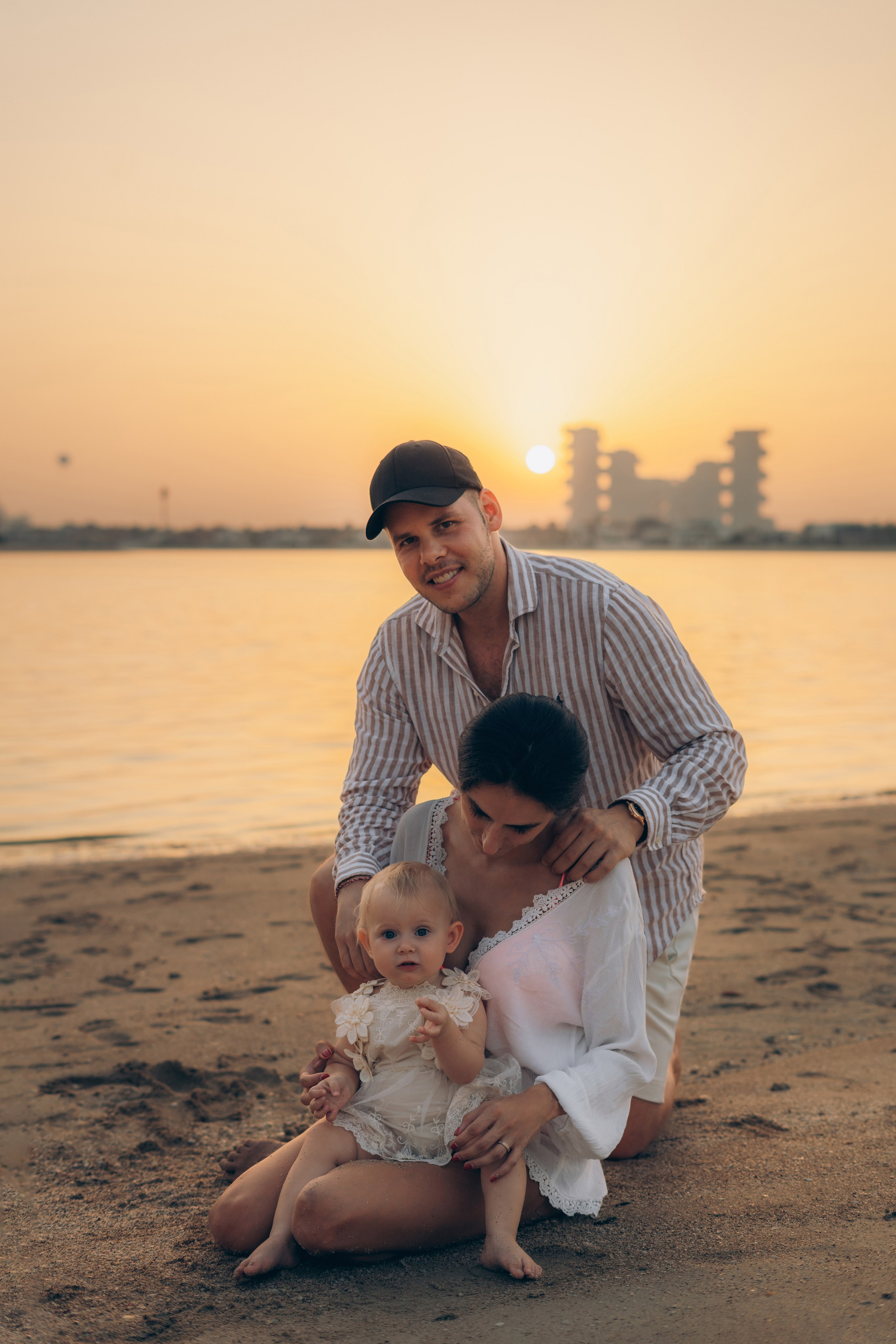 Beauty of the sunset on the beach. Angela Iakovleva — Family Photographer in Dubai