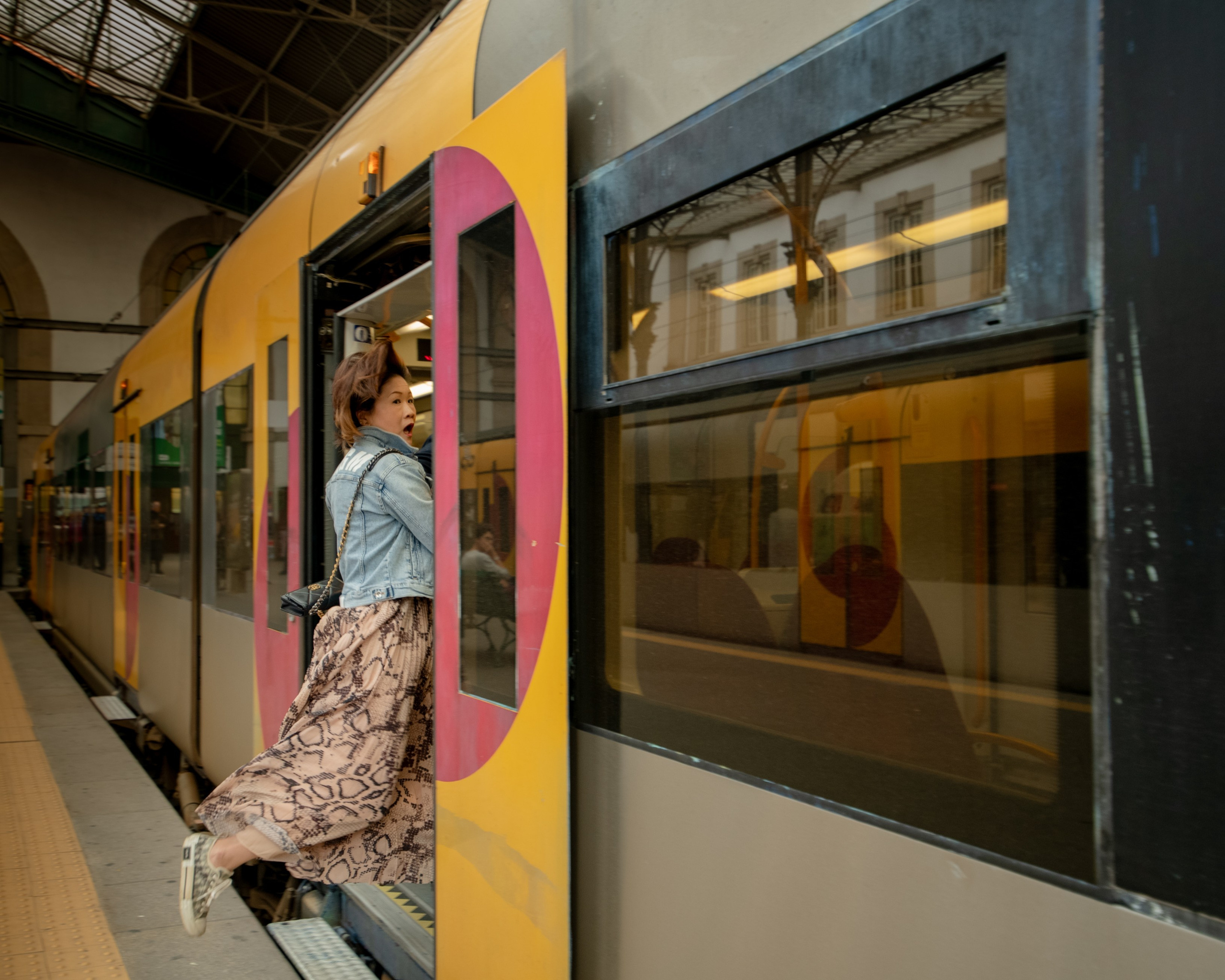 YOKE and ALFRED. Walking in Porto after the rain. Anastasiia Antoniuk portrait, family and couple photographer, Portugal