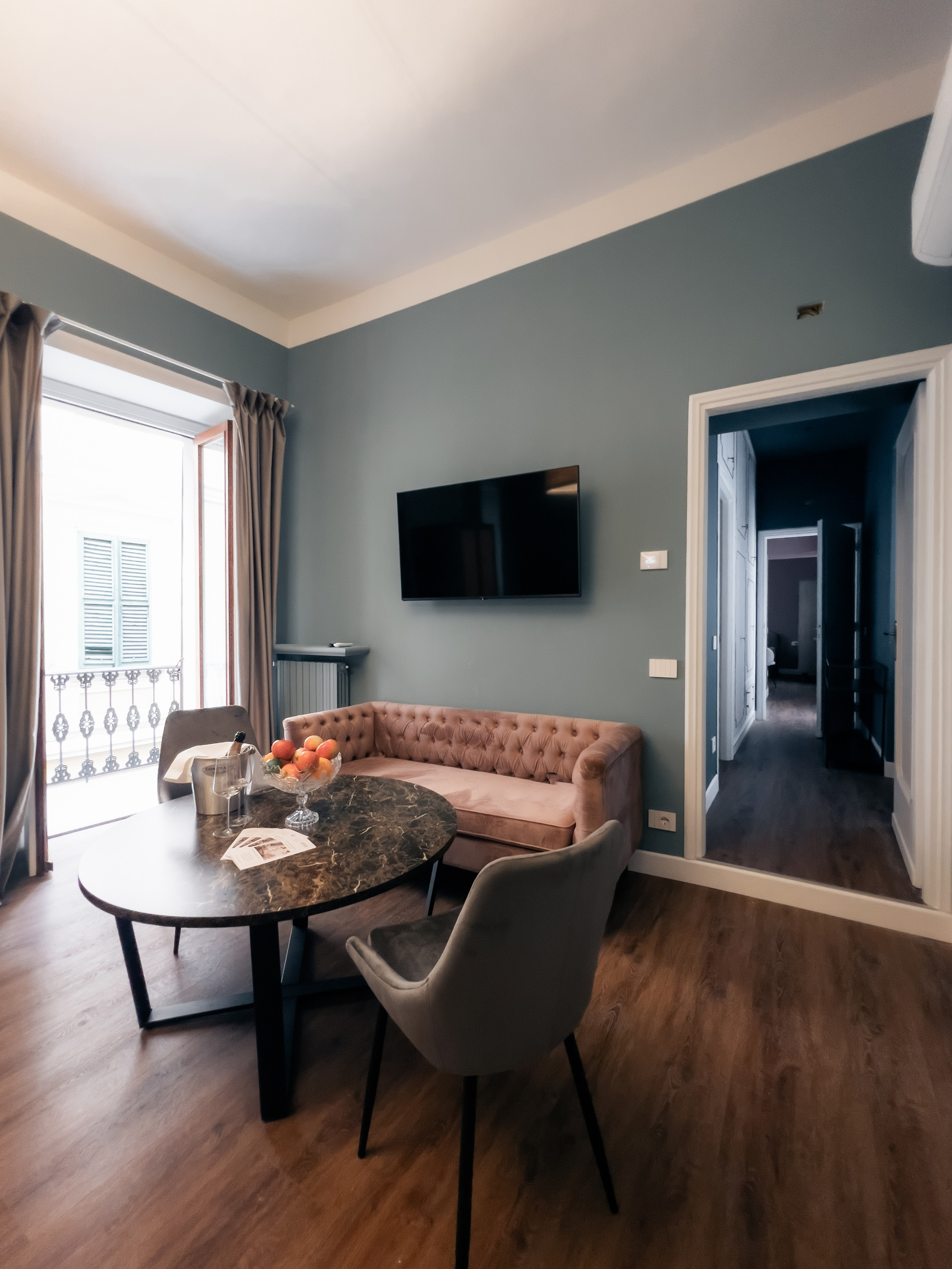 Appartamenti «Caffè delle Rose». PHOTOGRAPHER IN ITALY