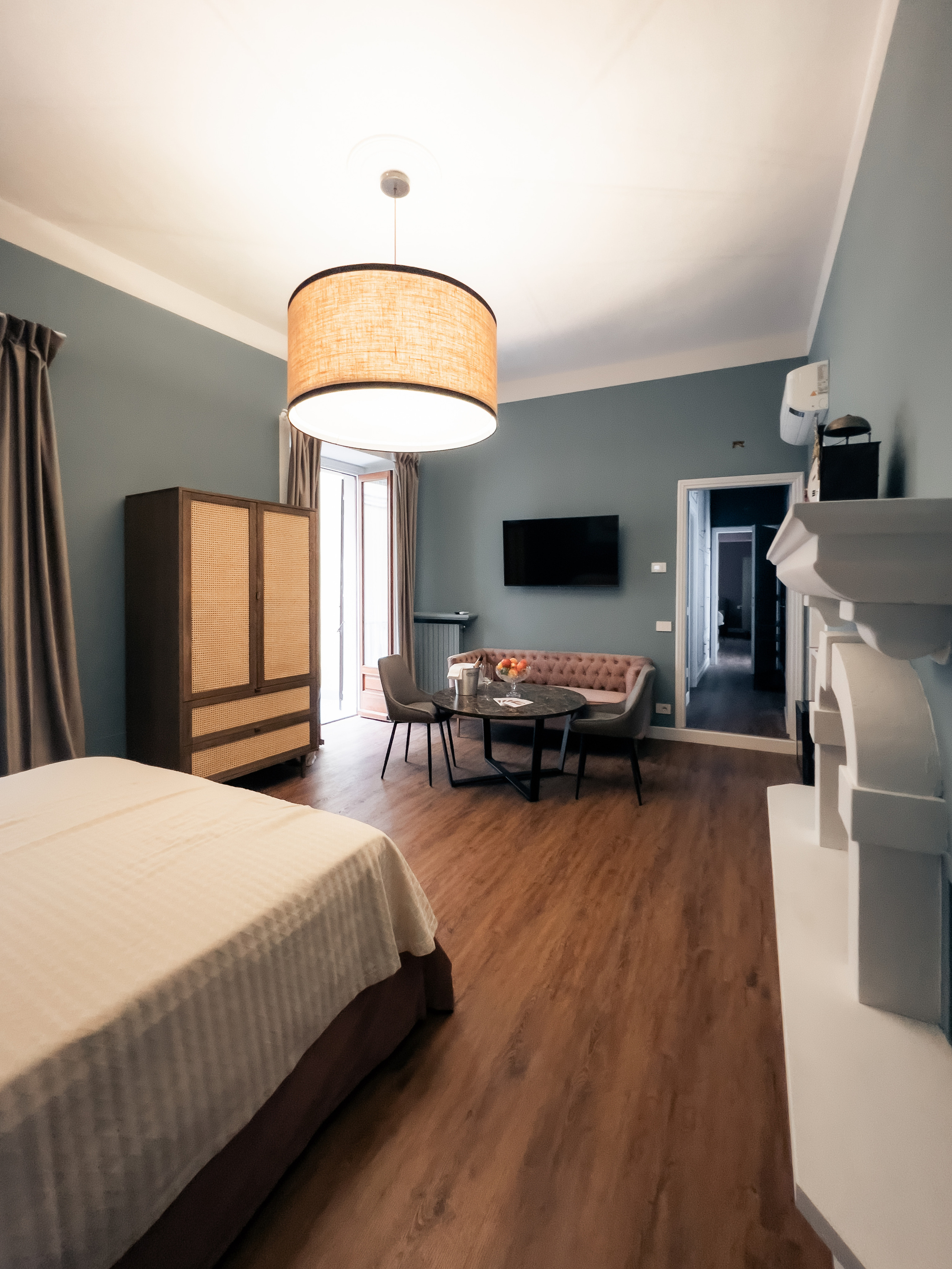 Appartamenti «Caffè delle Rose». PHOTOGRAPHER IN ITALY