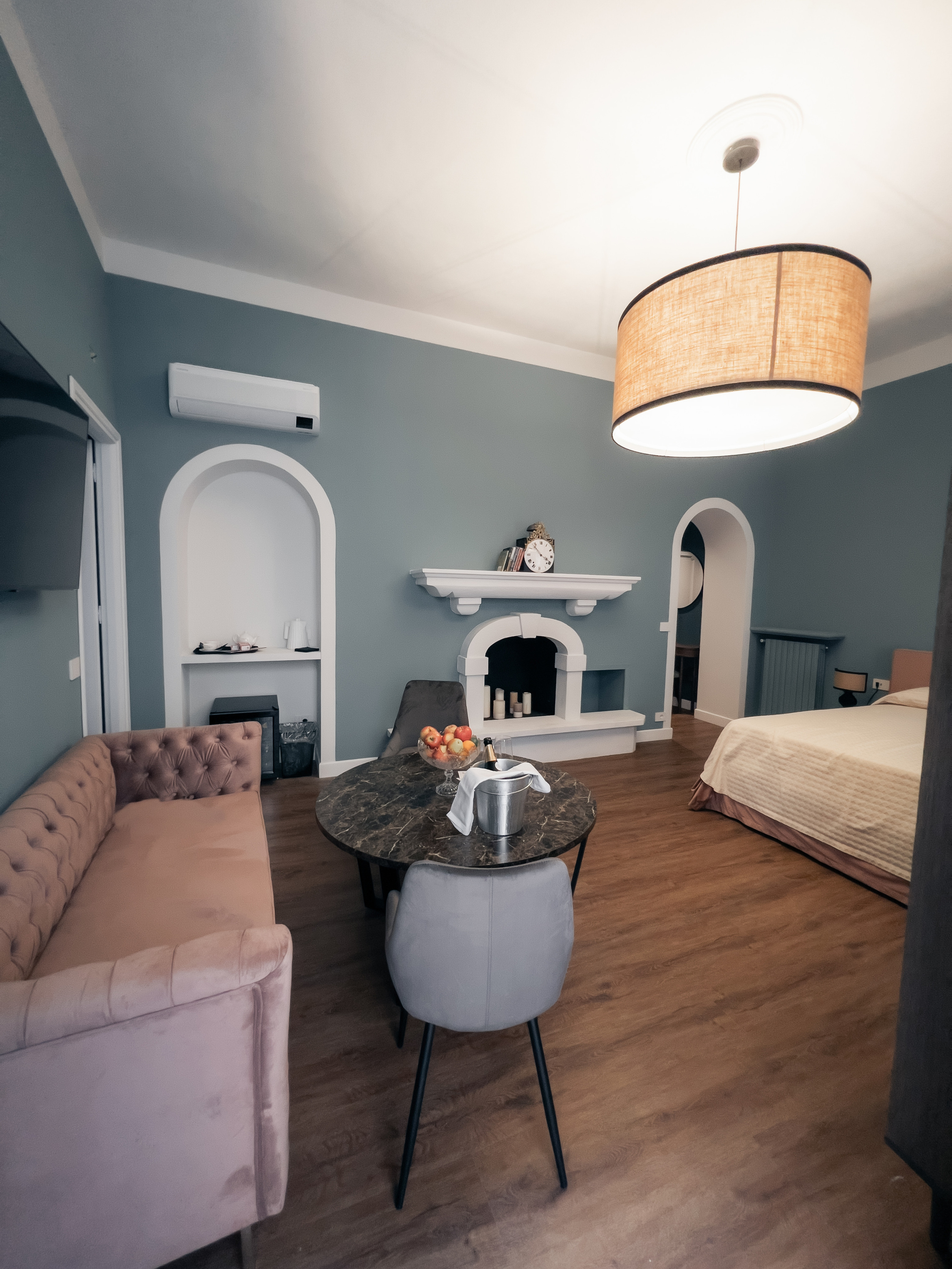 Appartamenti «Caffè delle Rose». PHOTOGRAPHER IN ITALY