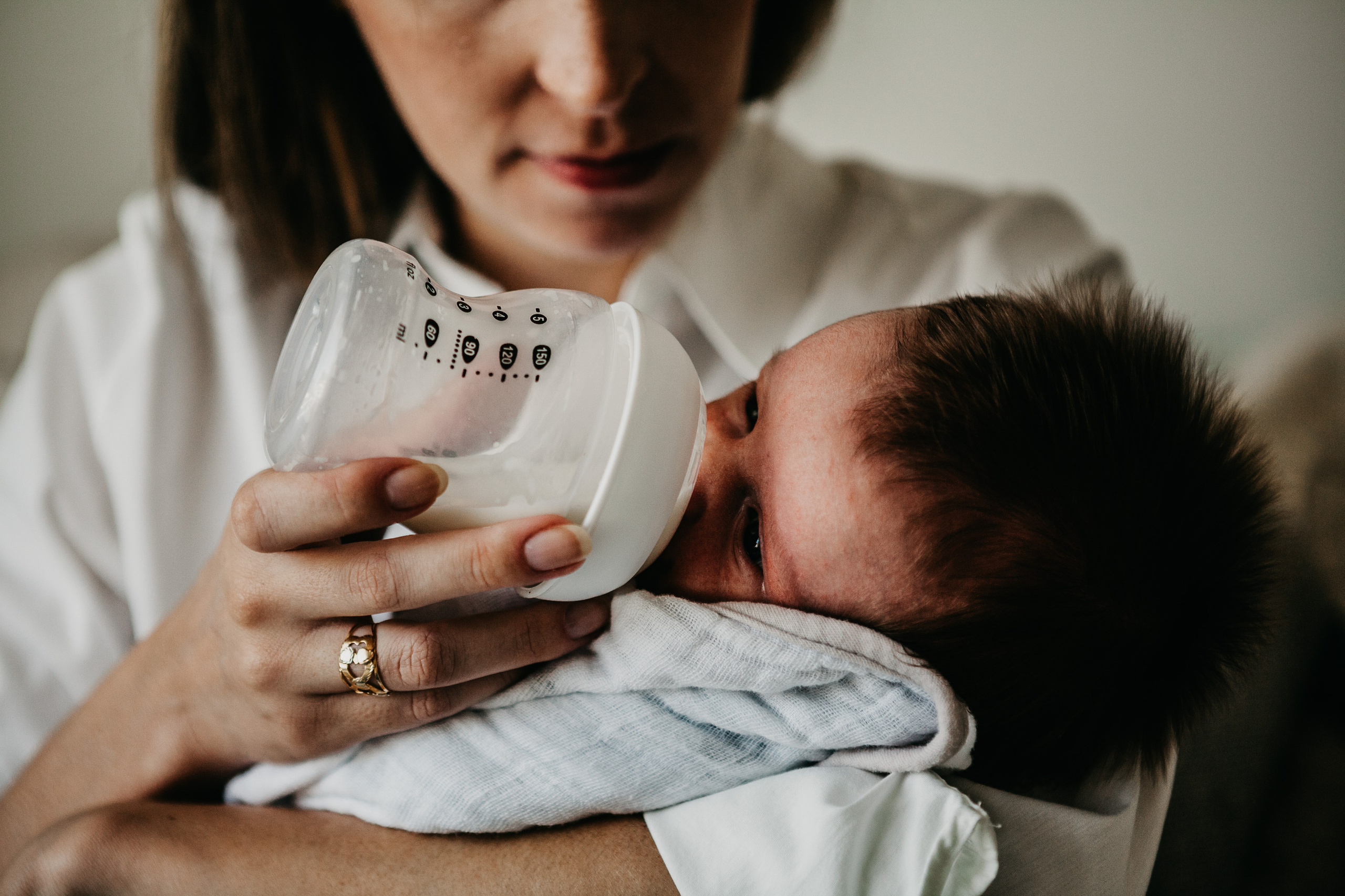 Bebê em casa. Fotógrafa de família